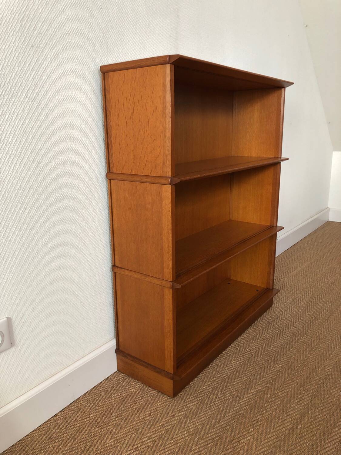 Shelf / display case