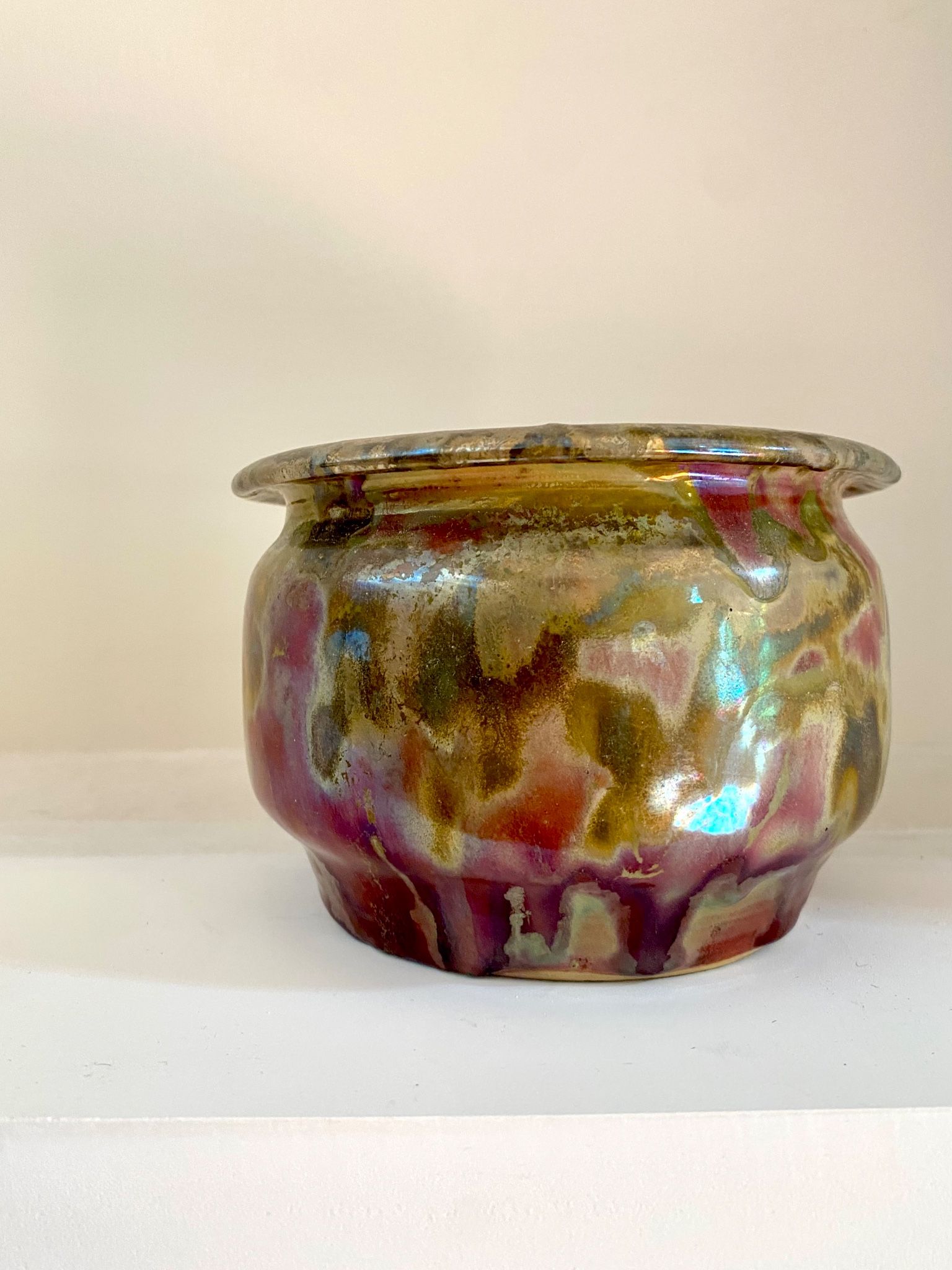 Iridescent ceramic pot