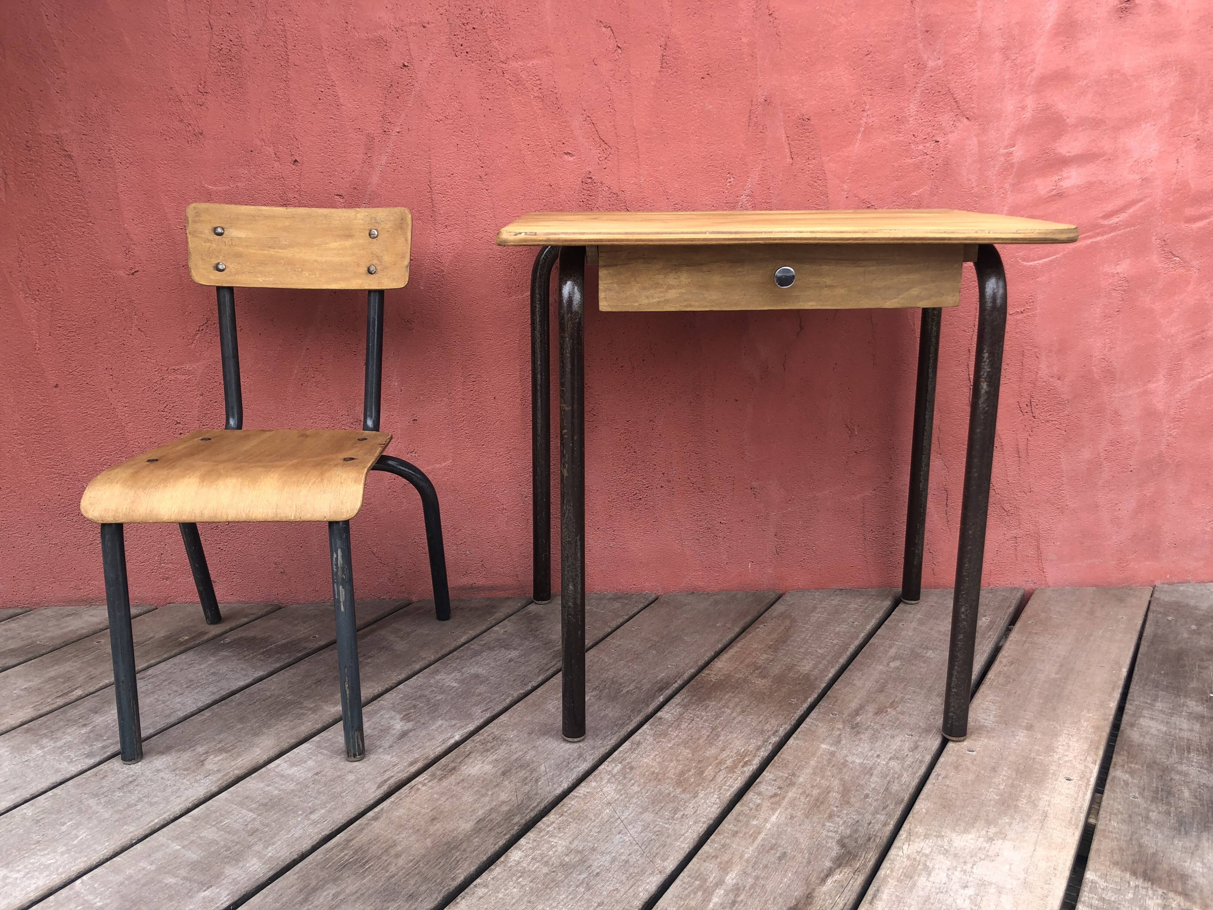 Vintage desk and chair for children between 3 and 5 years old