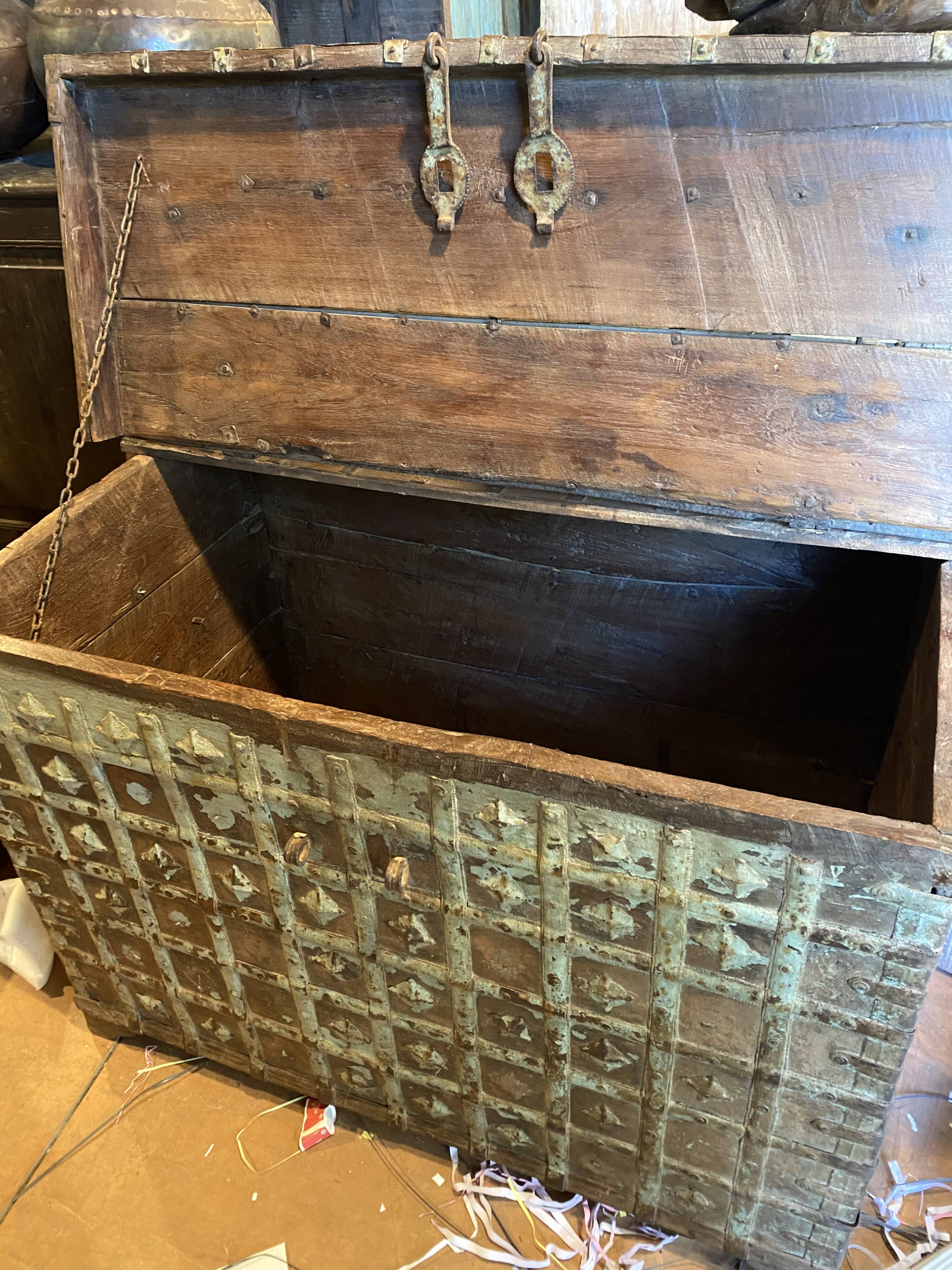 Indian chest in wood and green patinated metal