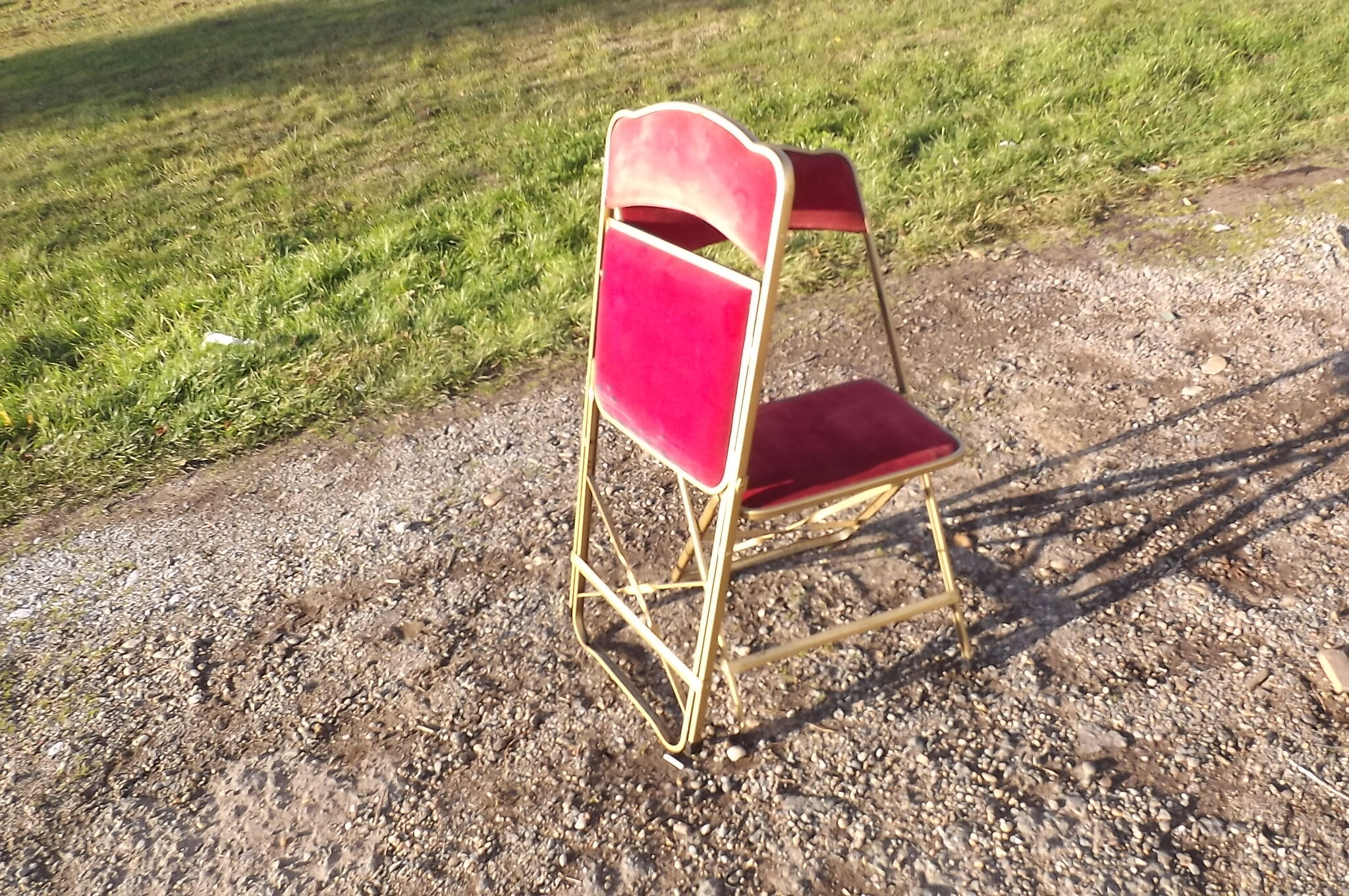 Paire de chaises année 70 métal doré velours bx