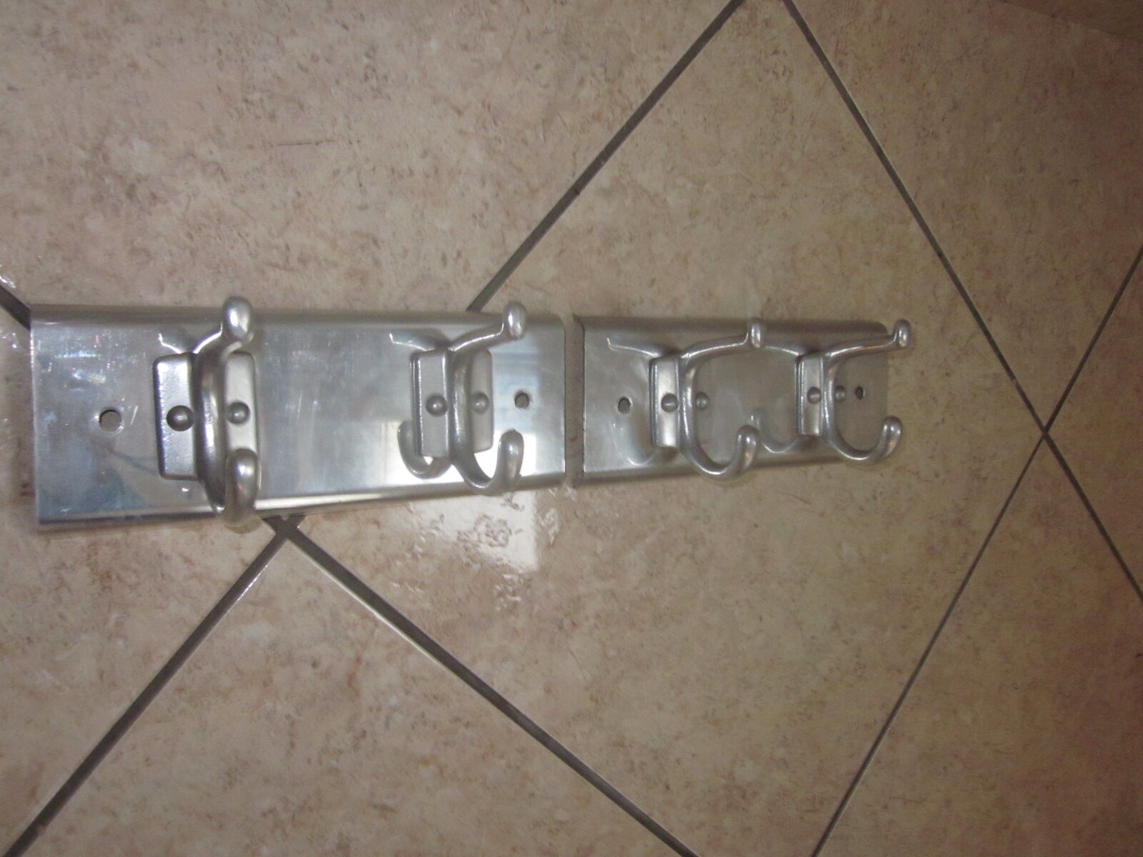 Paire de porte manteaux en aluminium
