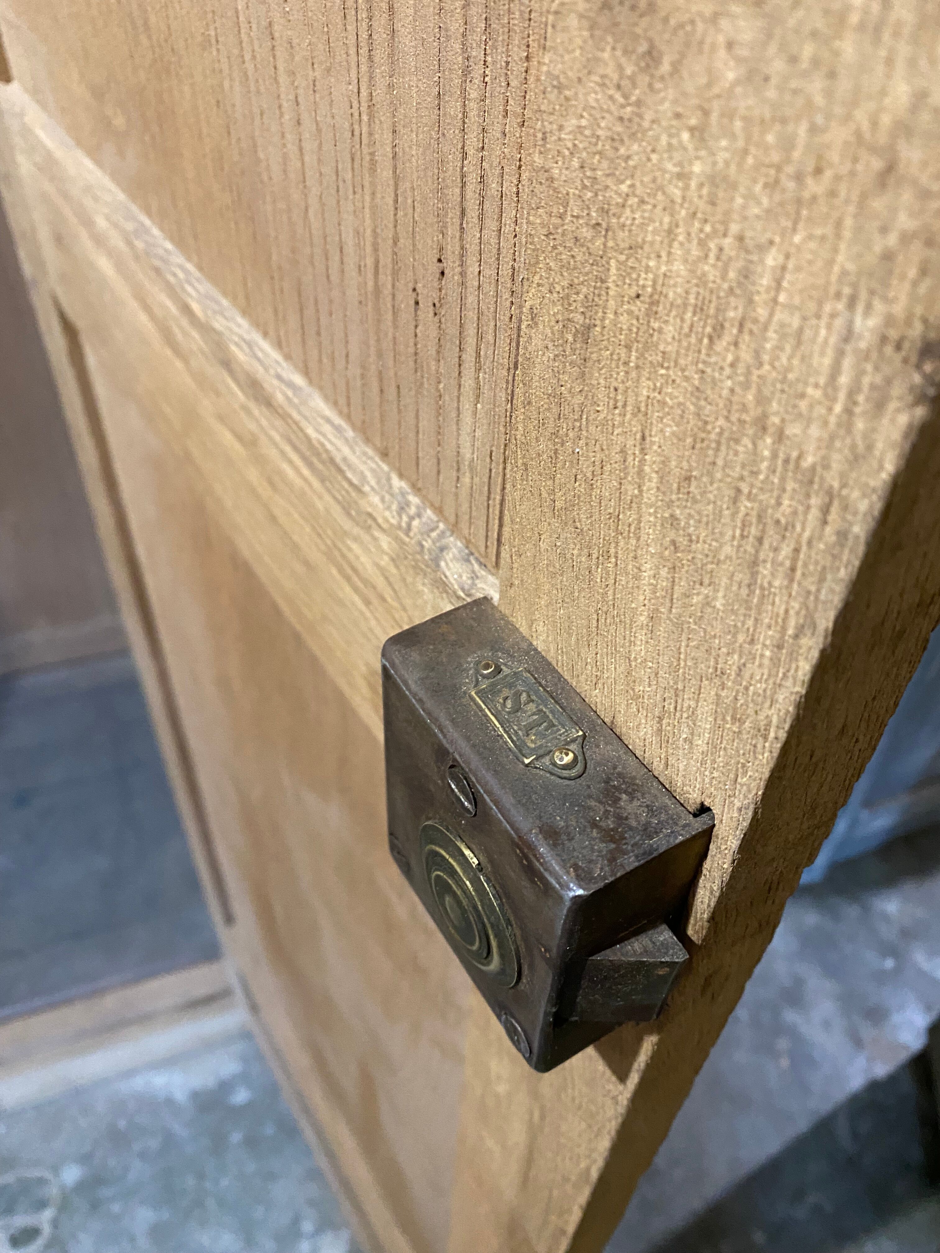 Solid oak 2-door locker