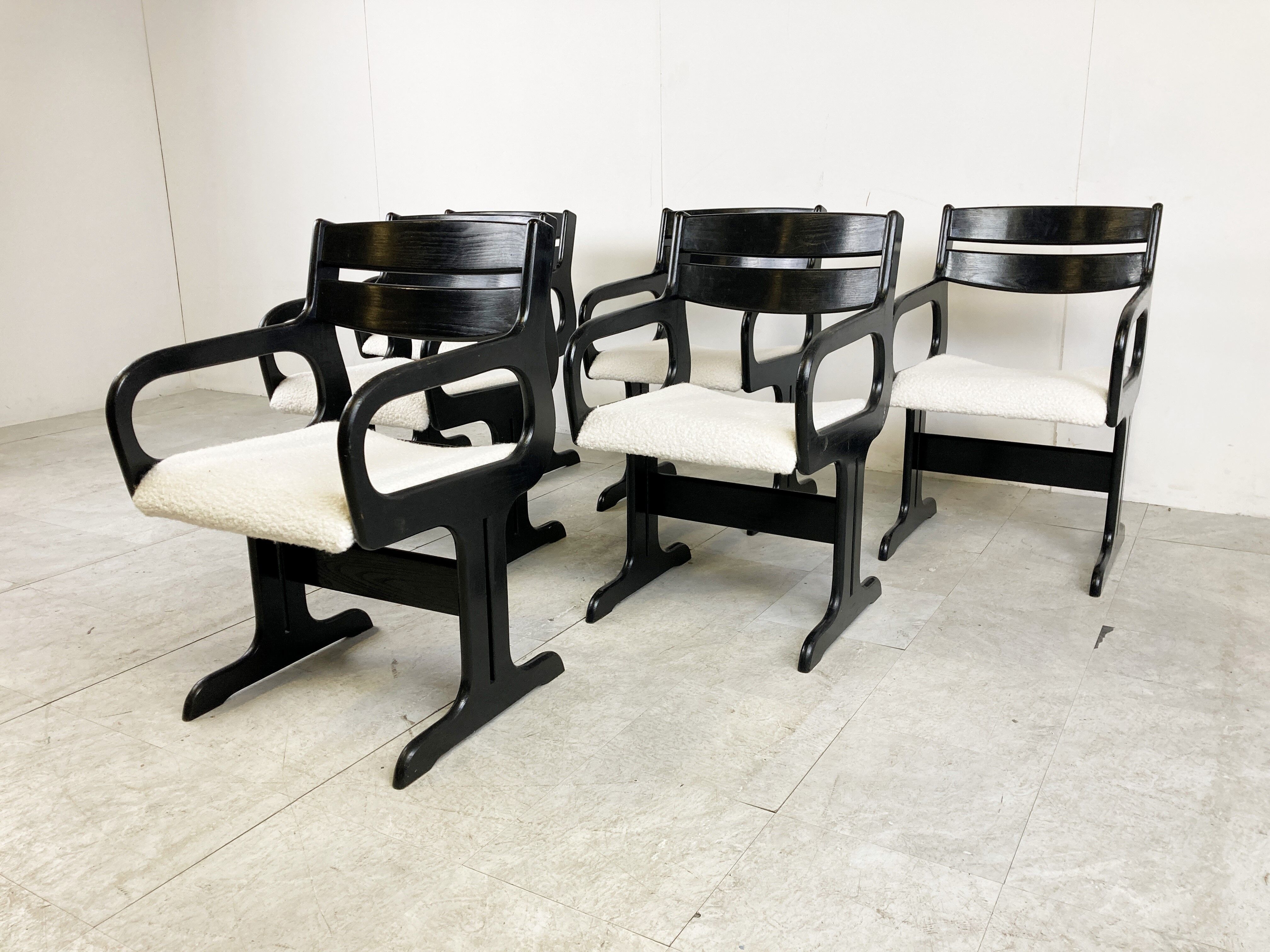 Chaises de salle à manger en bois noir du milieu du siècle, années 1970