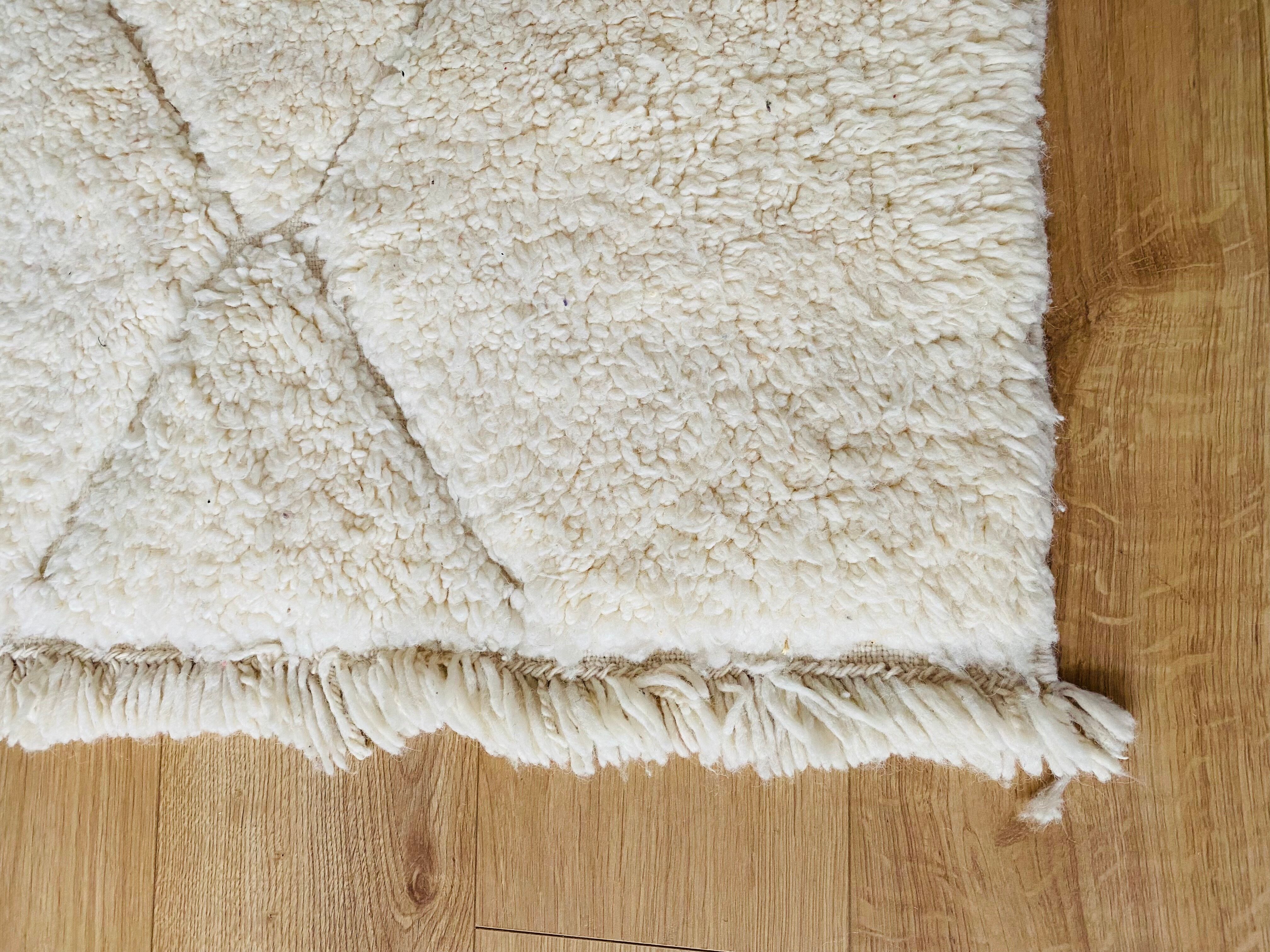 Berber carpet Beni Ouarain plain cream patterns in relief 196x172