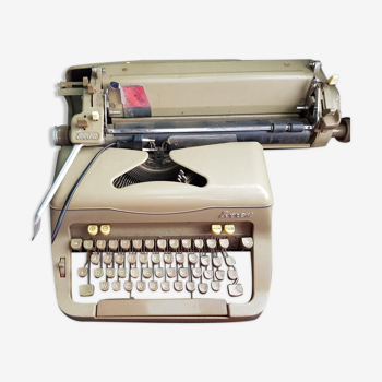 Machine à écrire Everest