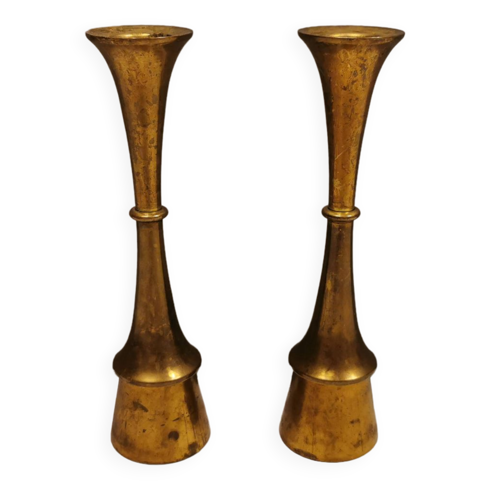 A set of beautiful candlesticks in solid brass.