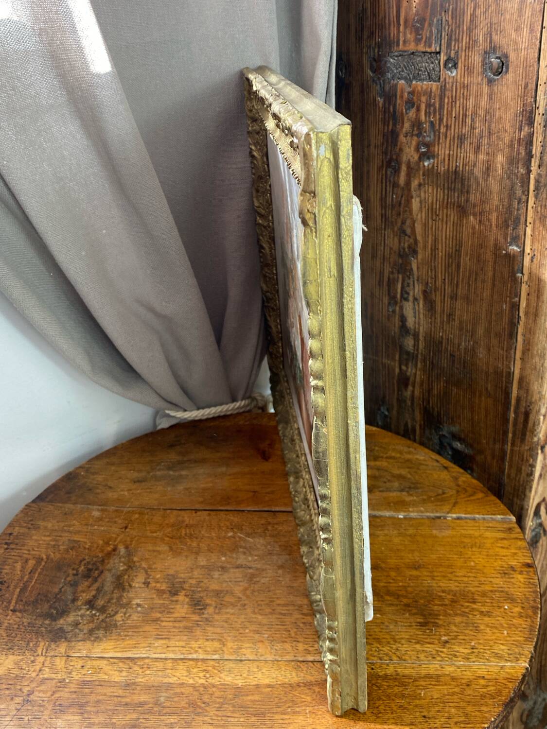 Huile sur toile, décor floral, encadrement en bois doré