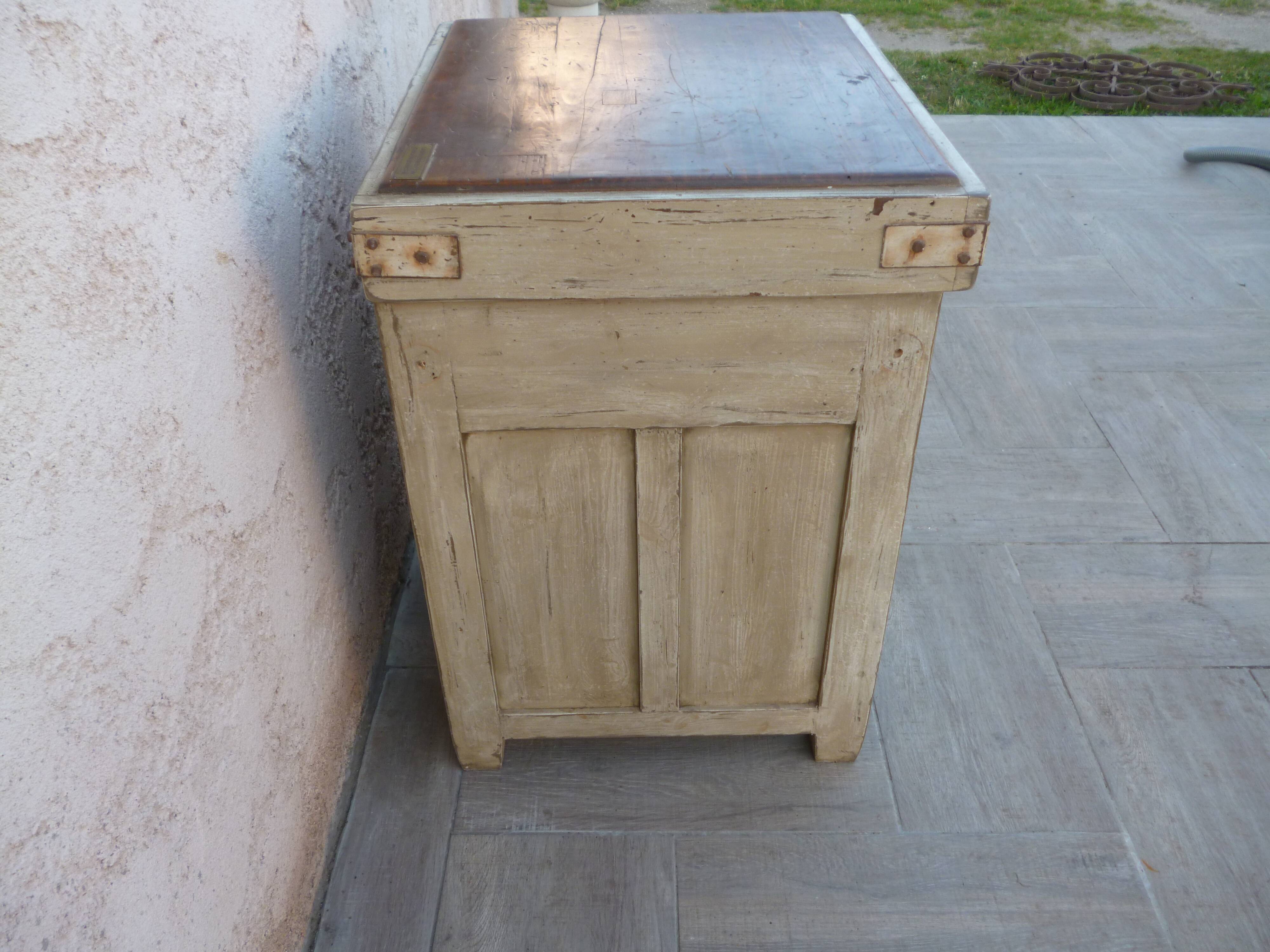 Country Corner log cabinet