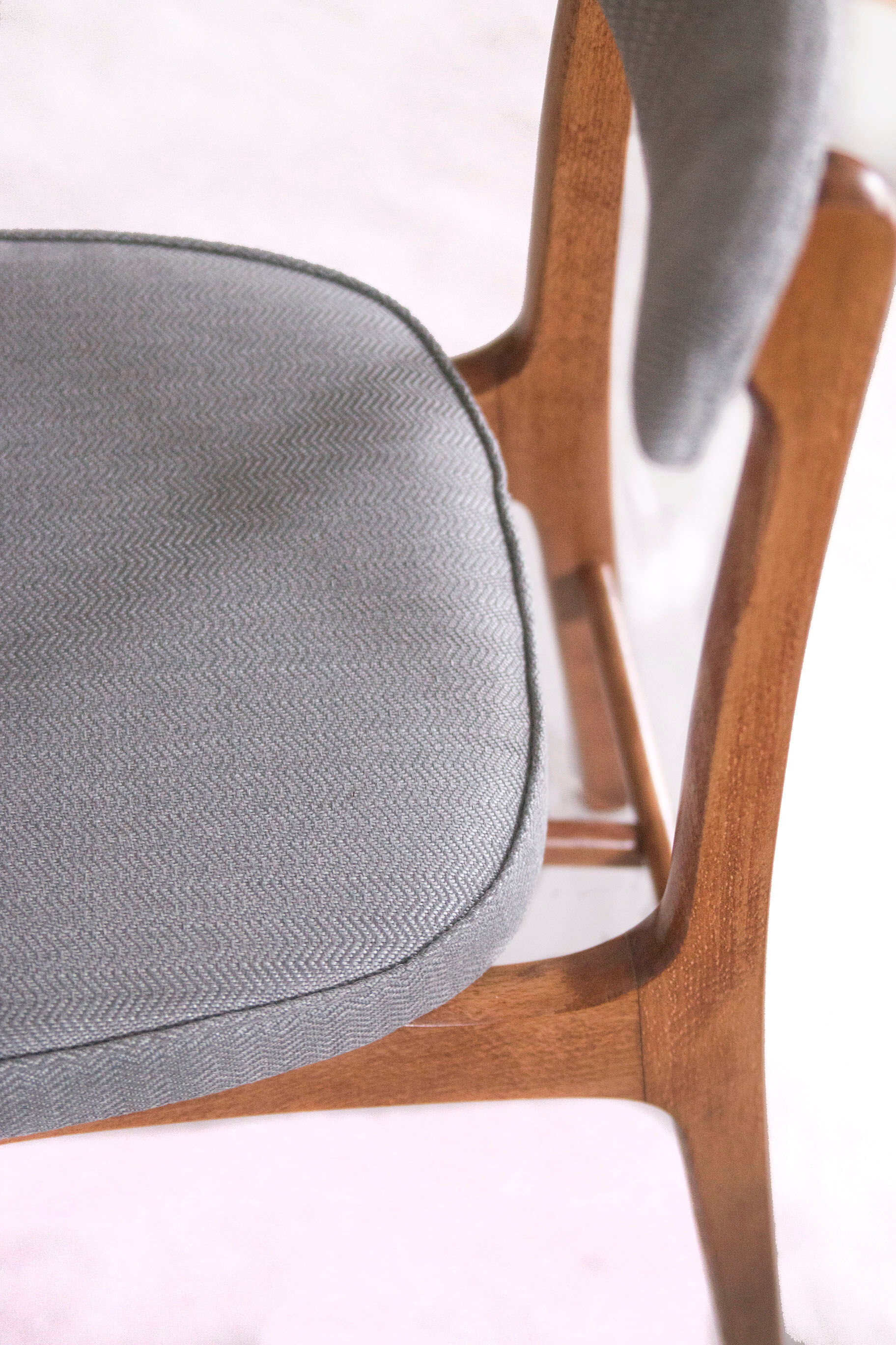 Set of 4 chairs retapissees