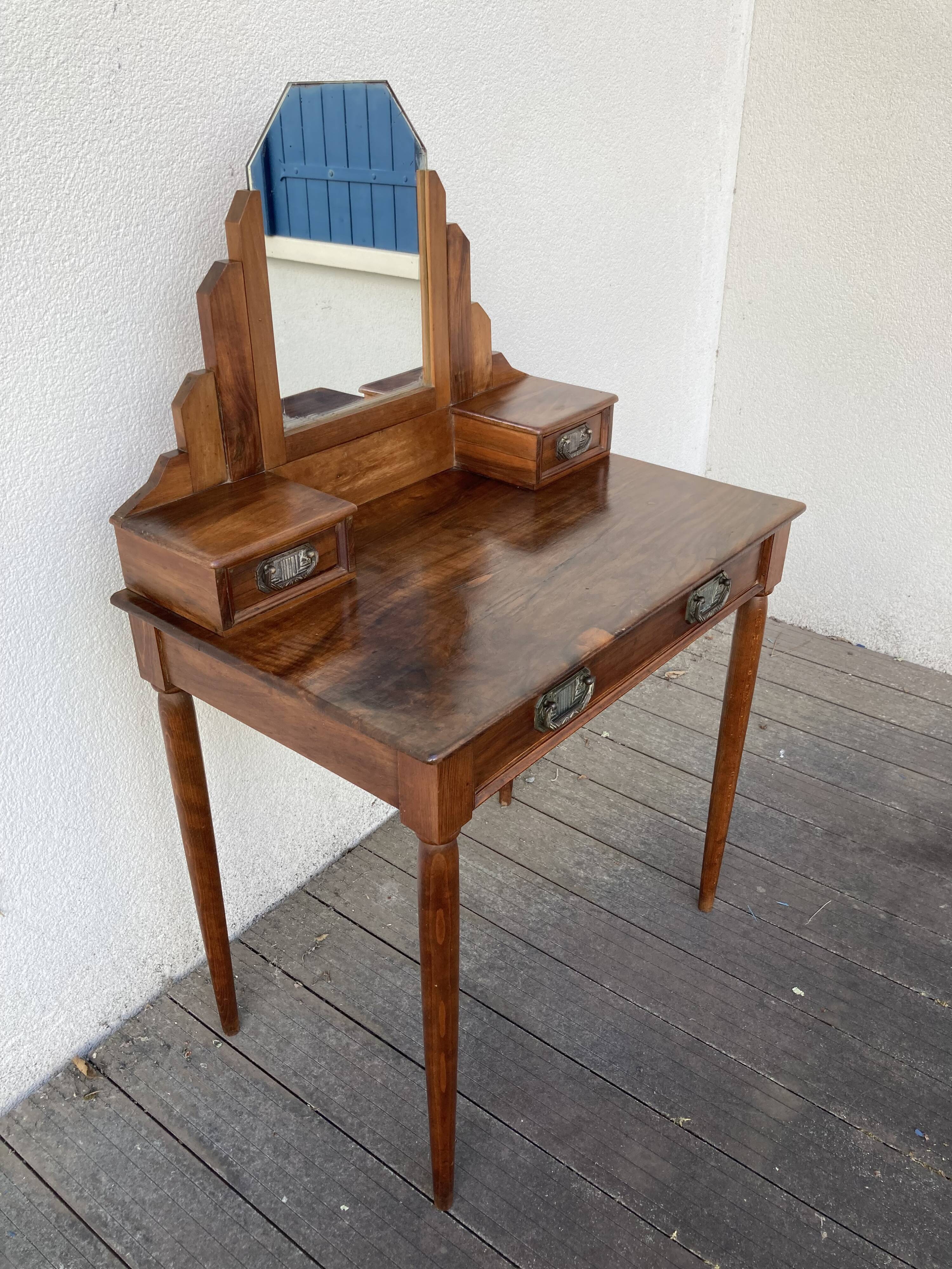 Polished 1930s walnut dressing table