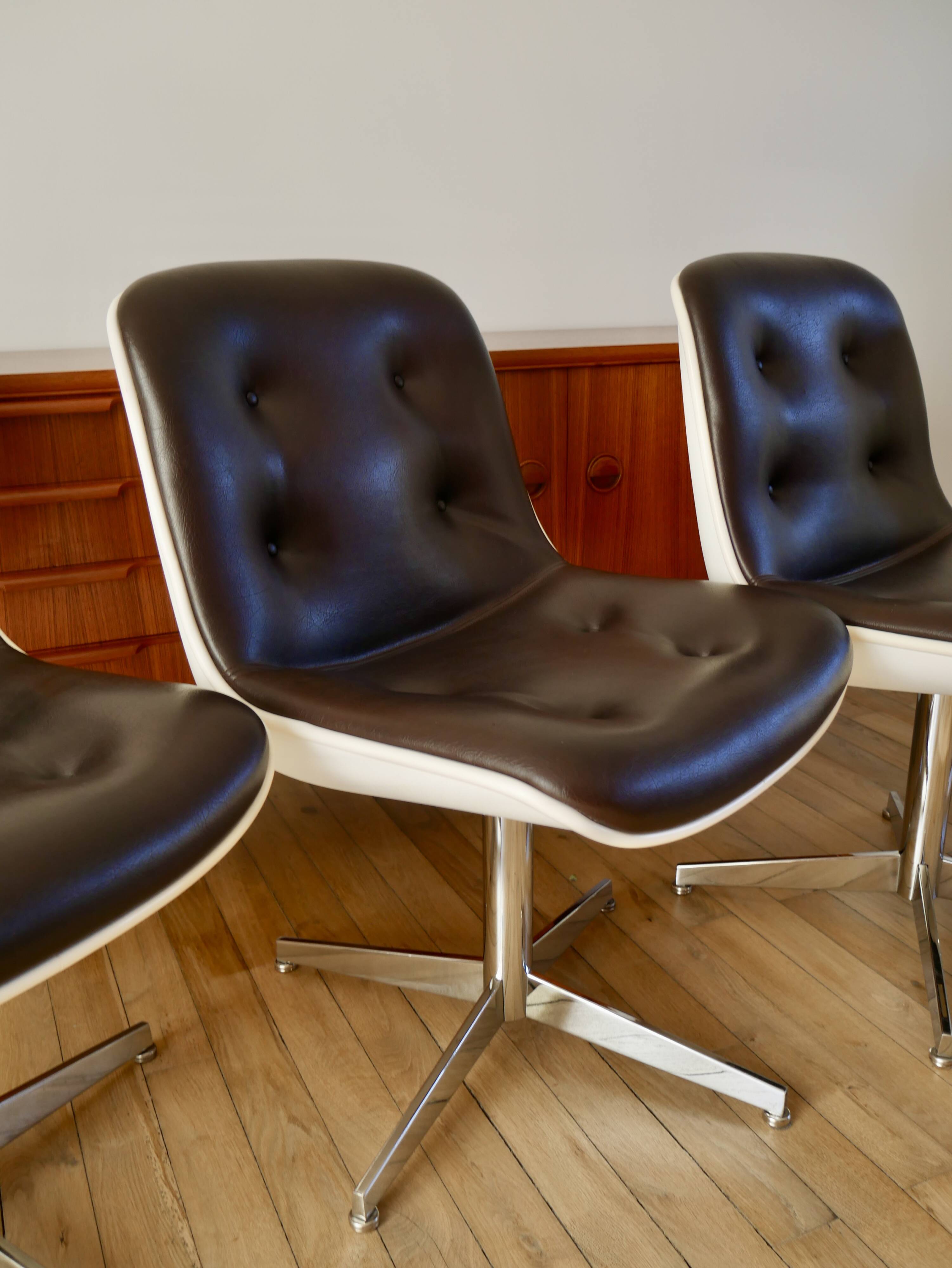 Set of 4 Executive Strafor shell chairs in leather, plastic and chrome 1970s
