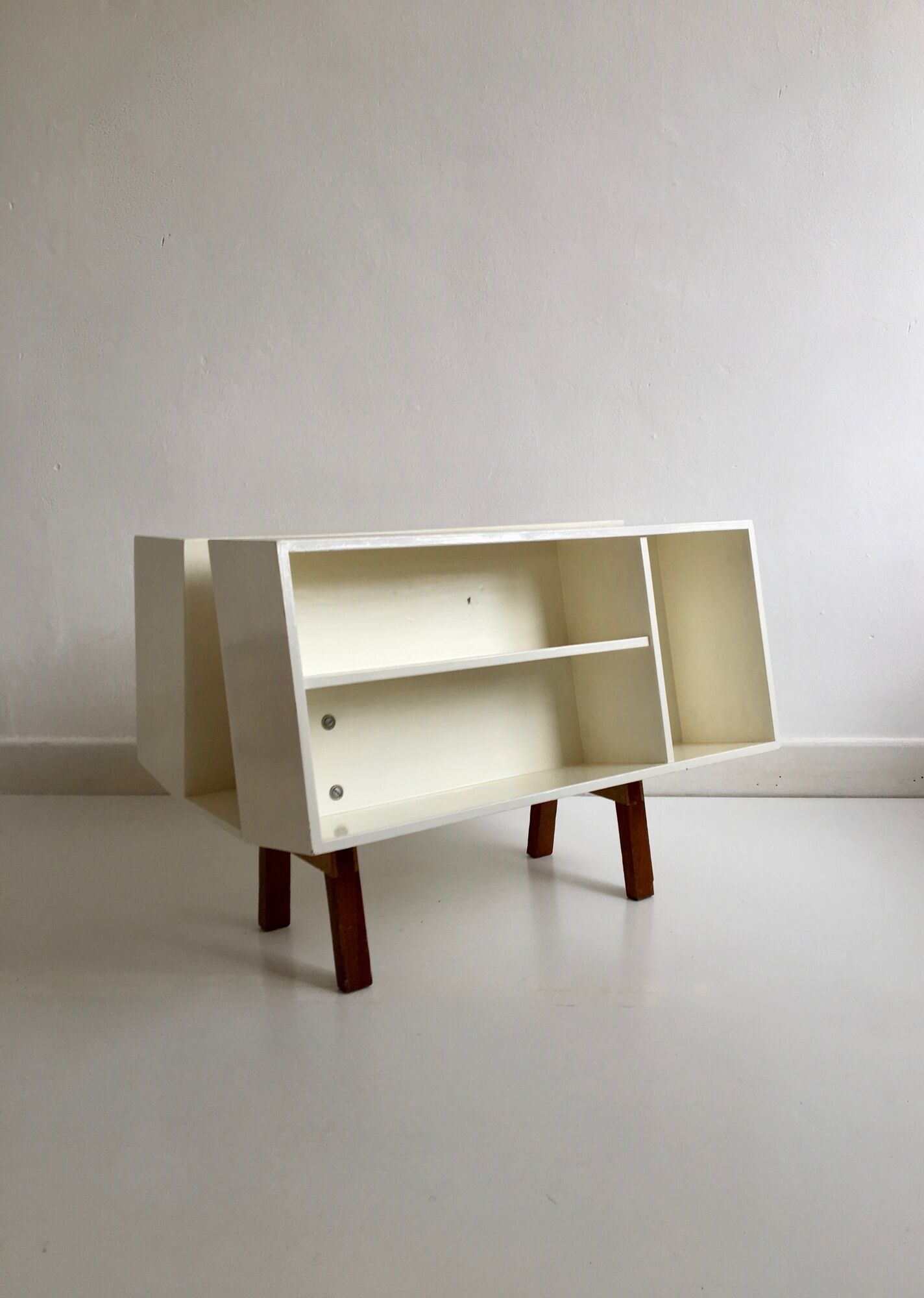 Bibliothèque vintage conçue par Ernest Race pour Isokon en 1962