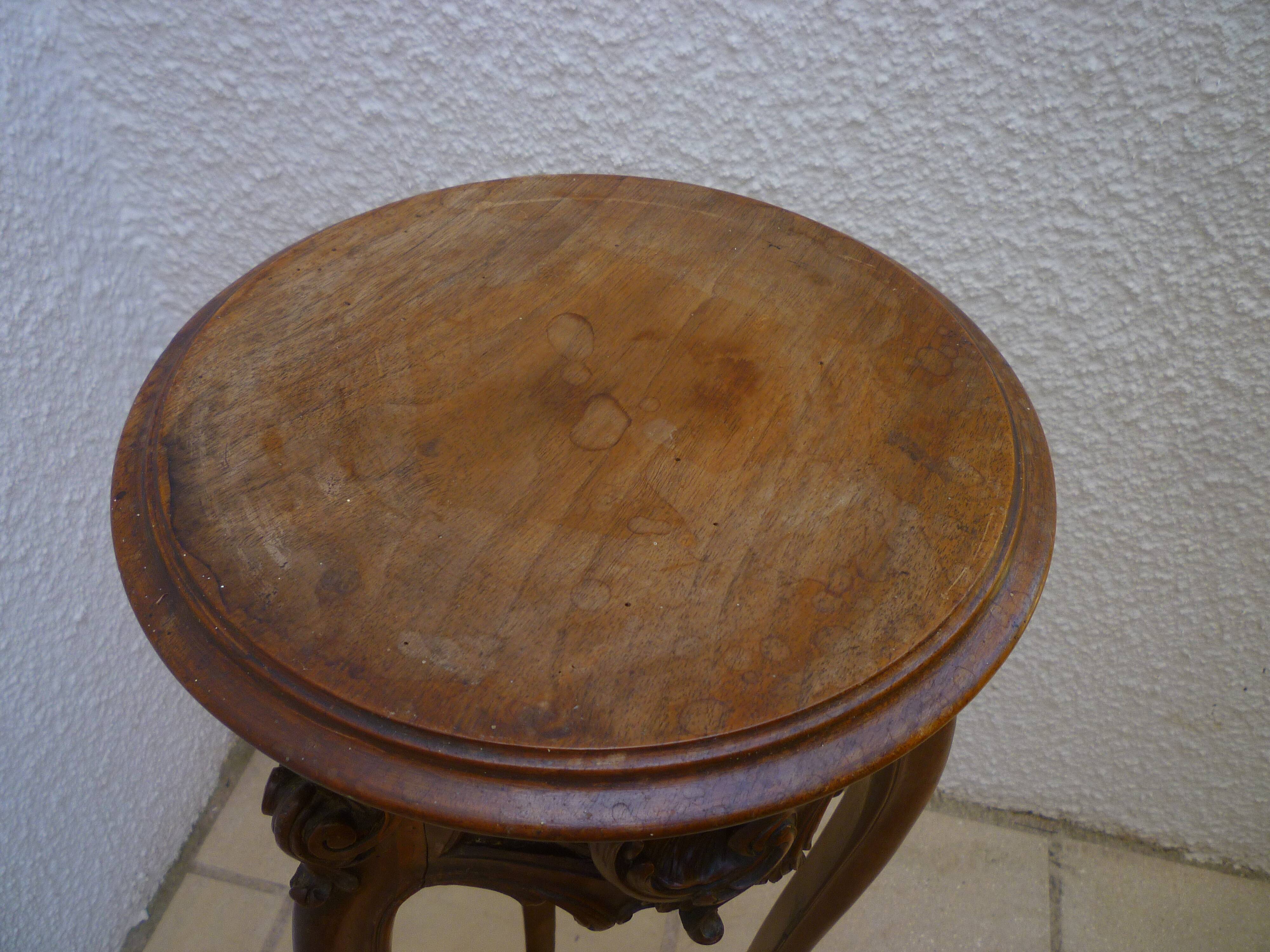 Ancienne selette en bois sculté