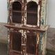 Armoire vitrée en bois ancienne patinée