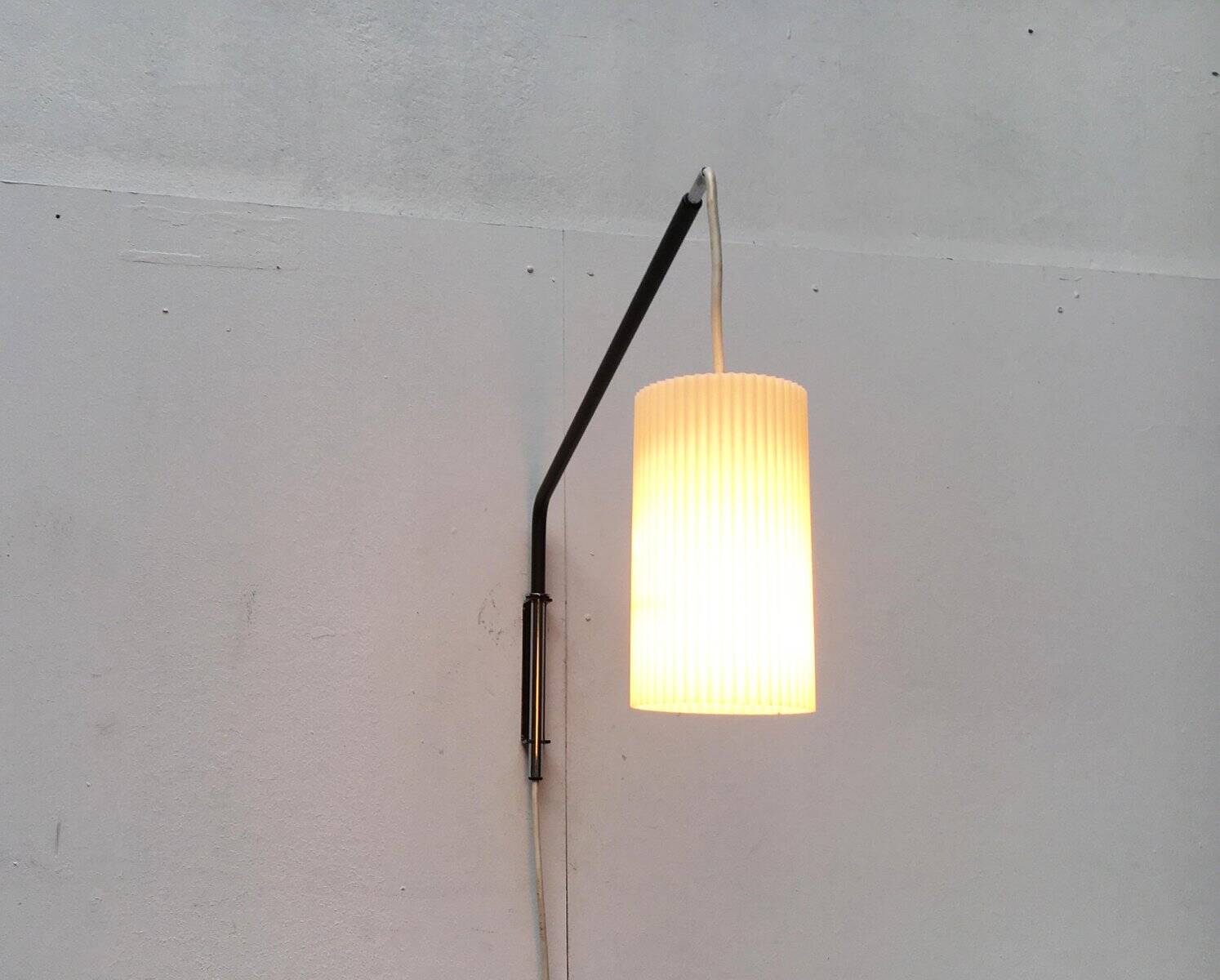 Mid-century German minimalist wall lamp with cantilever arm by Erco.