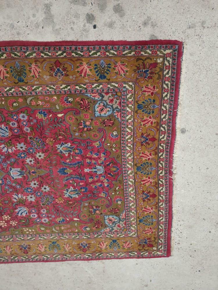 Old vintage carpet old pink 140 x 240 cm