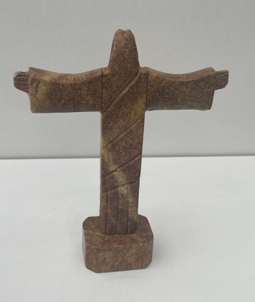 Statue Christ Rédempteur en Pierre Taillée – Sculpture Artisanale