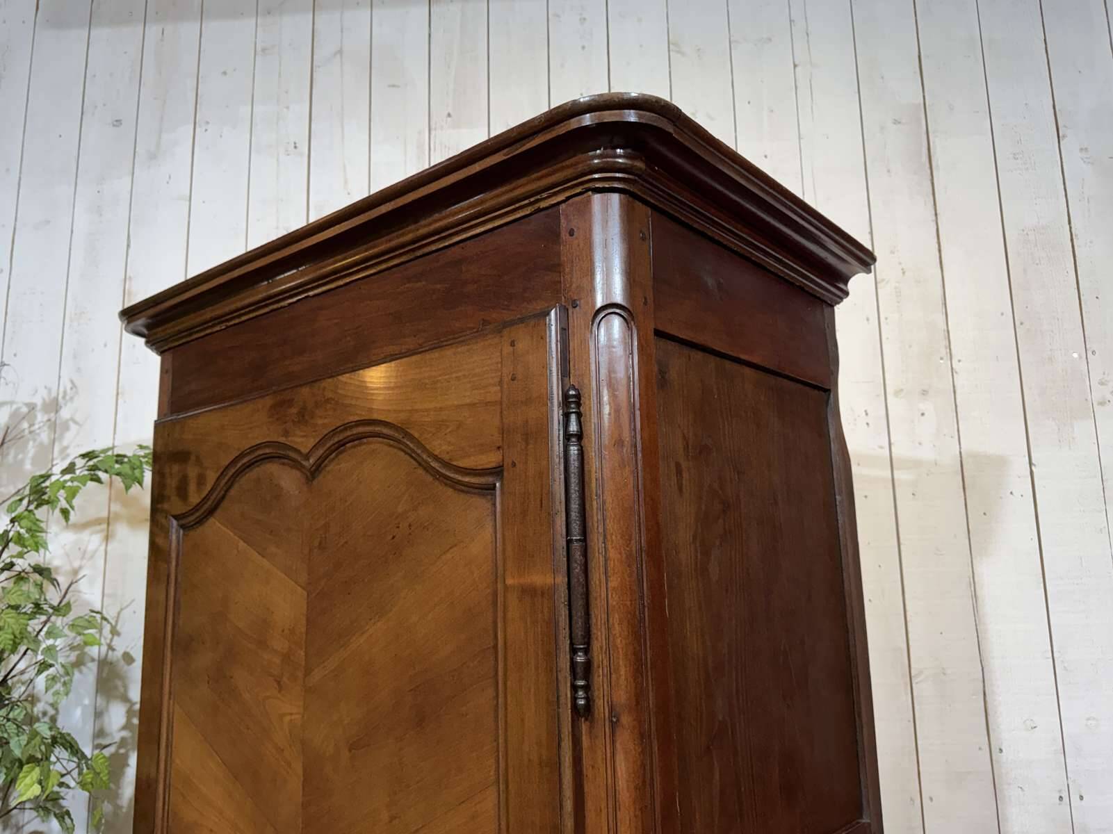 Louis XV bonnetière in cherry wood, early 19th century.