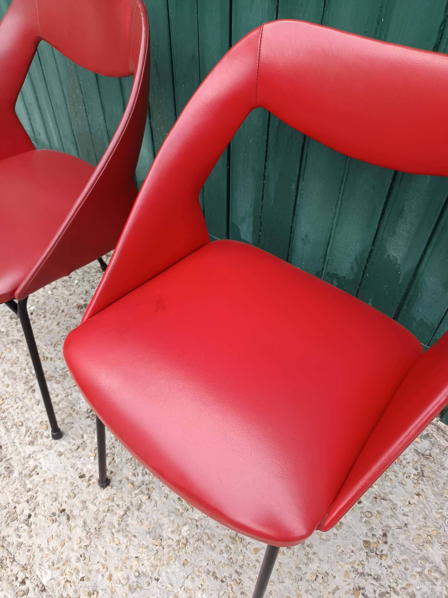Paire de fauteuils Skaï rouge 1970