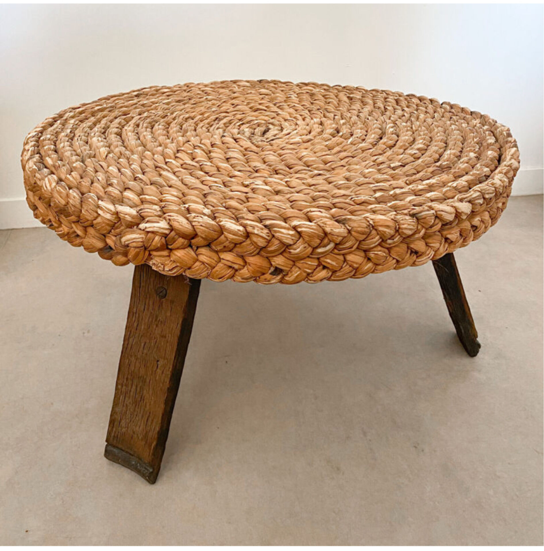 Brutalist tripod coffee table attributed to Audoux & Minnet (1950s)