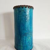 Vase rouleau à glaçure bleue signé Triki