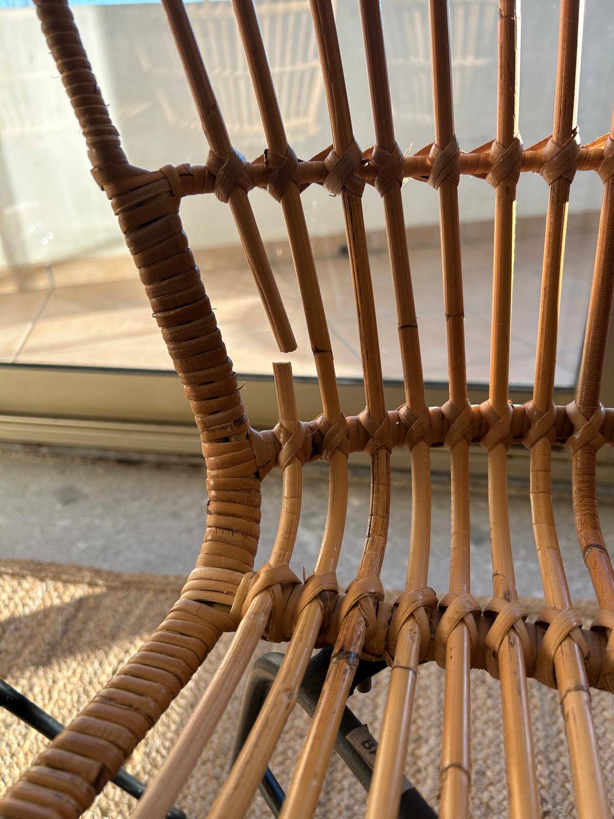 Lot of 4 rattan chairs