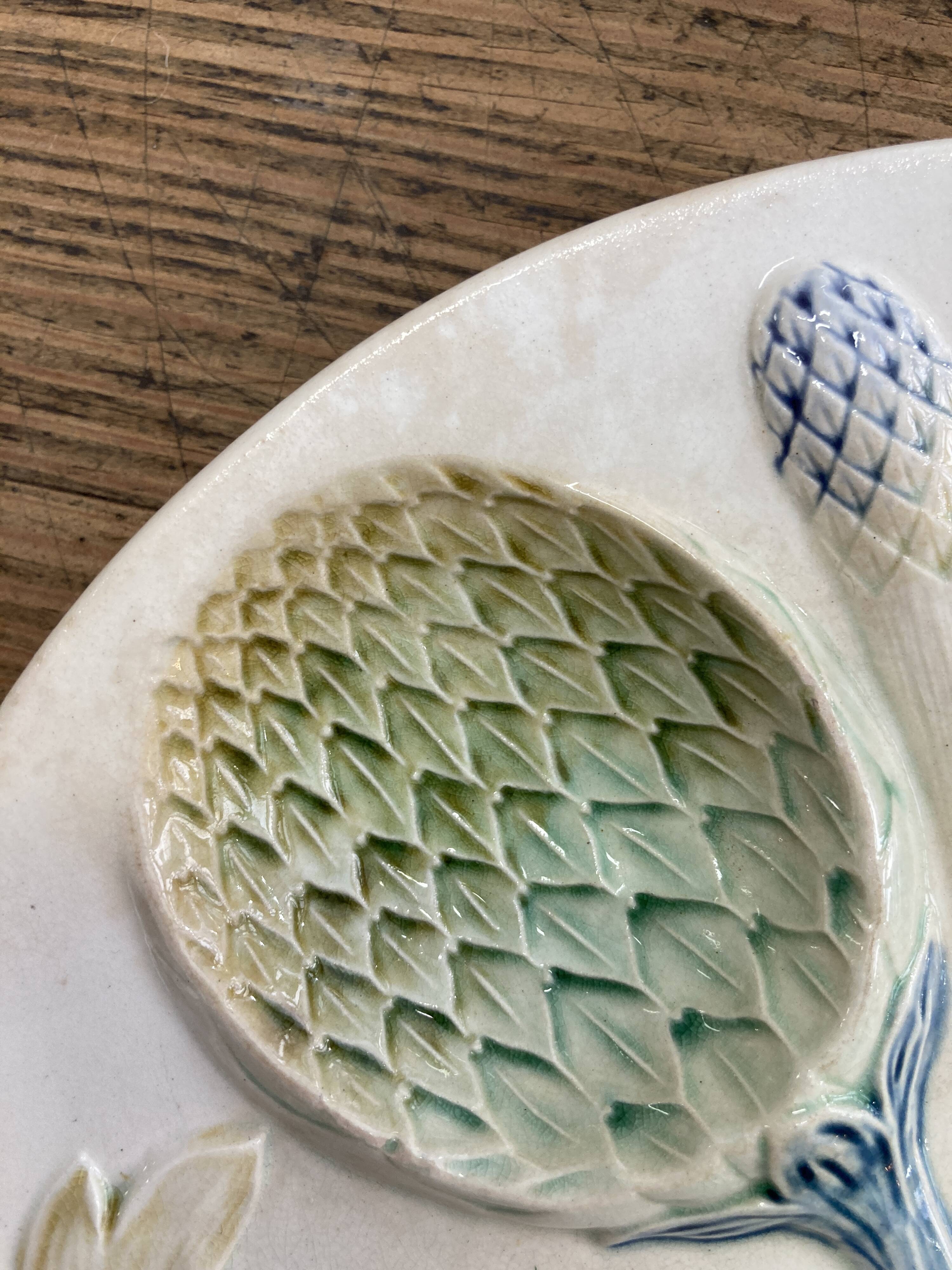 Plate with asparagus and artichokes in splash of Luneville
