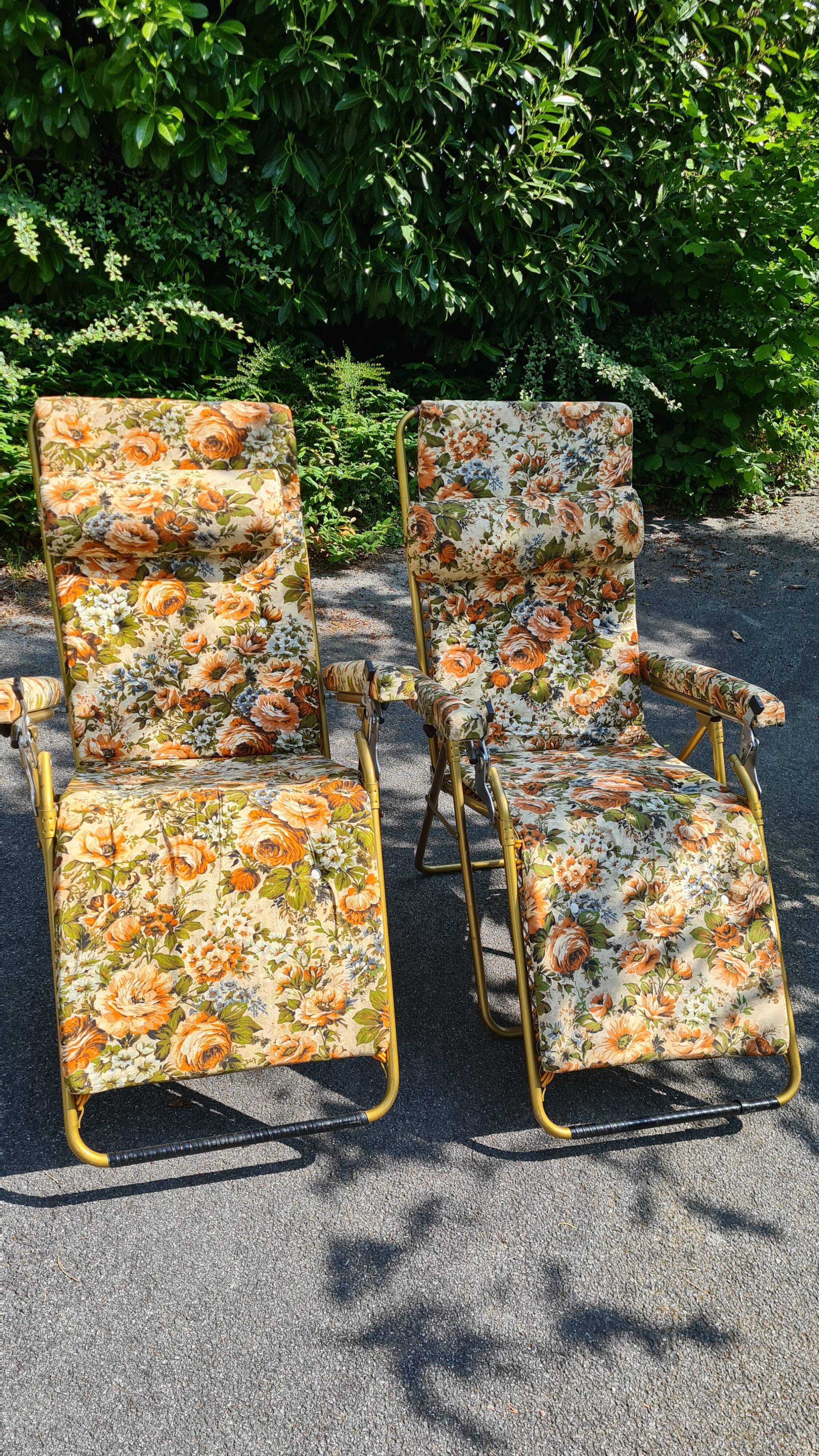 Pair of flowery deckchairs Lafuma 70s