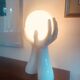 Lampe à main vintage en céramique blanche. France années 1970. Style Memphis