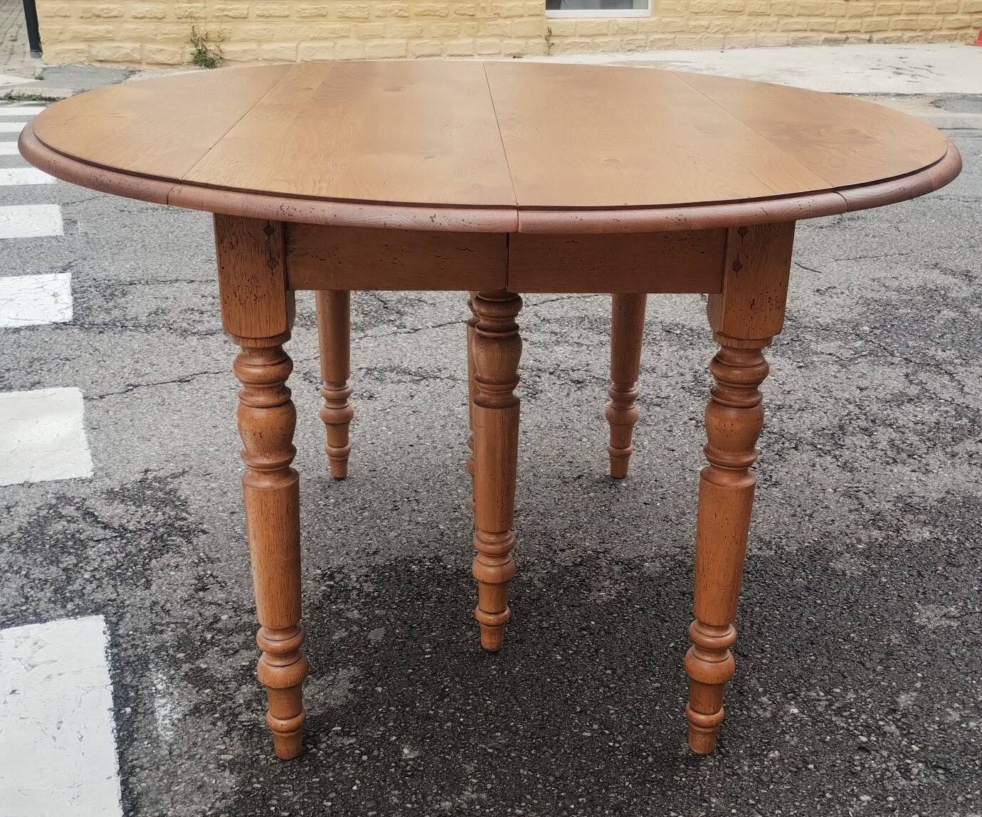 Table ronde style Louis Philippe avec rallonge | Selency