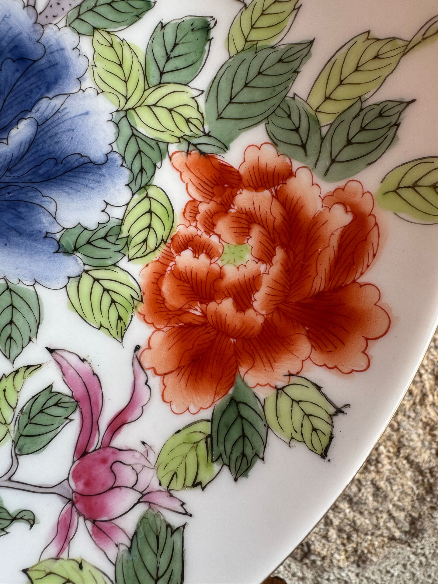 Pair of plates from Jingdezhen, China, early 20th century.