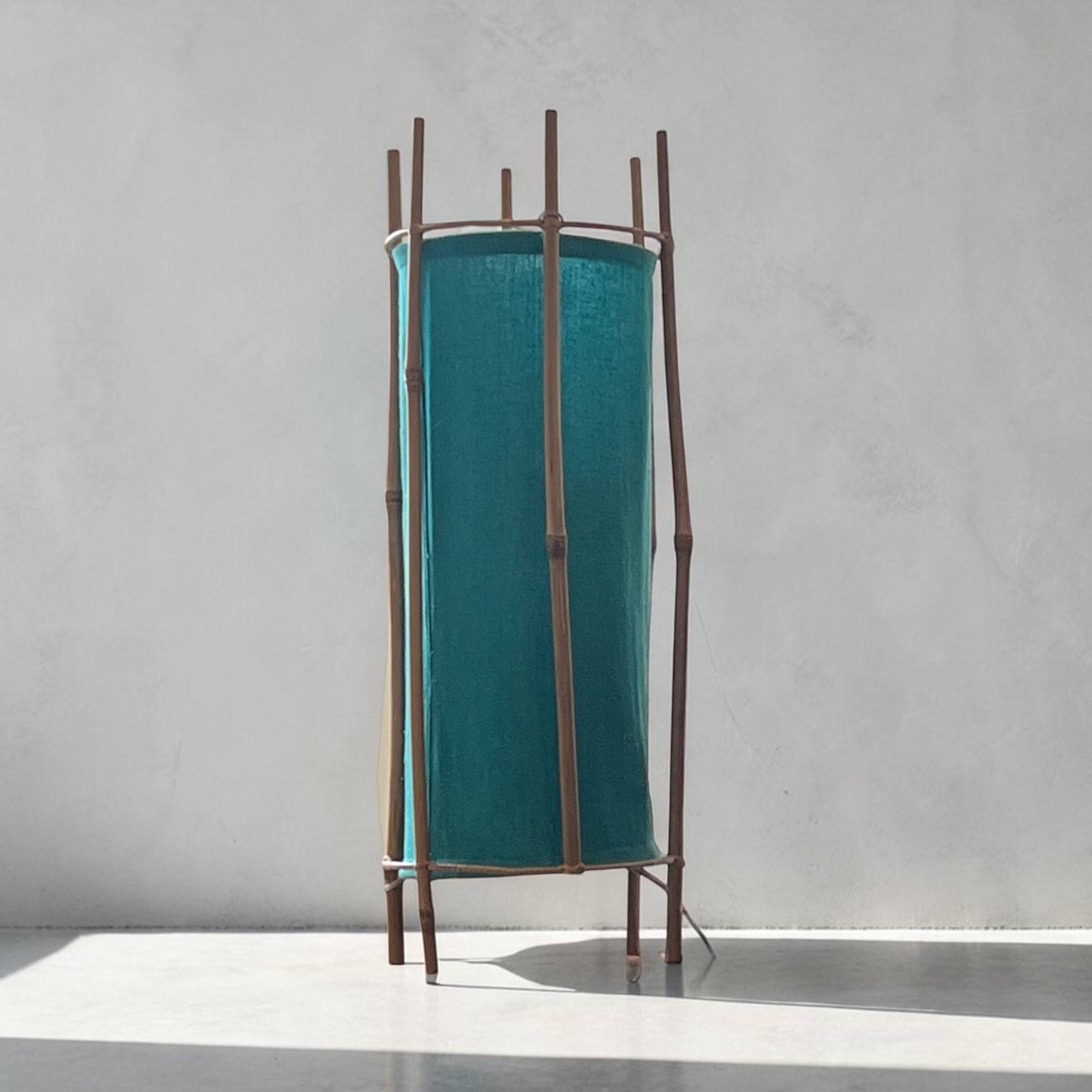 Lampe de table Louis Sognot en bambou et coton, France années 1960