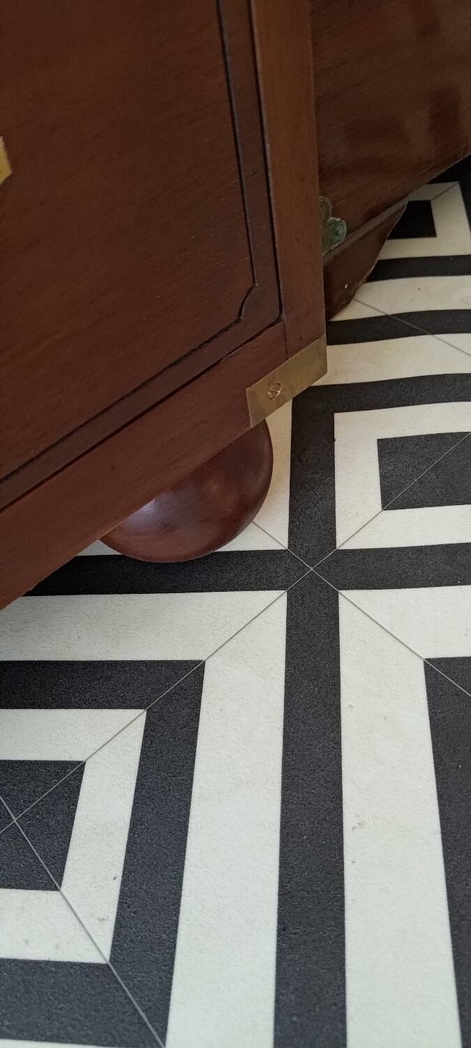 Marine chest of drawers