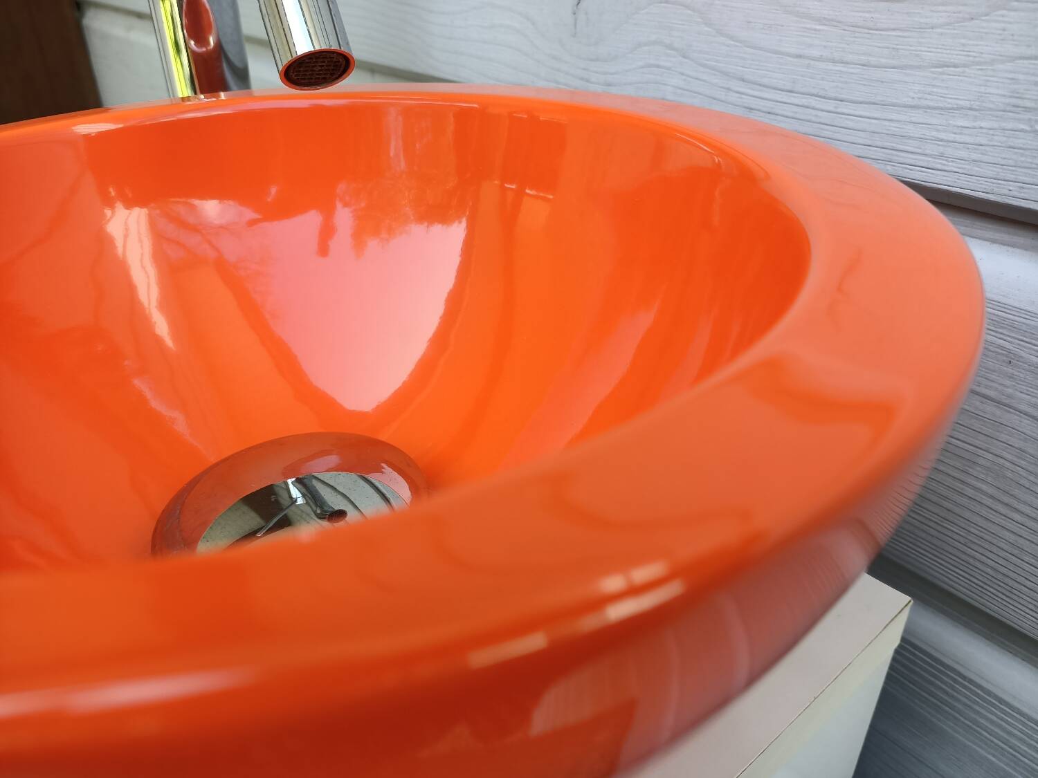 Bathroom furniture and its vintage basin