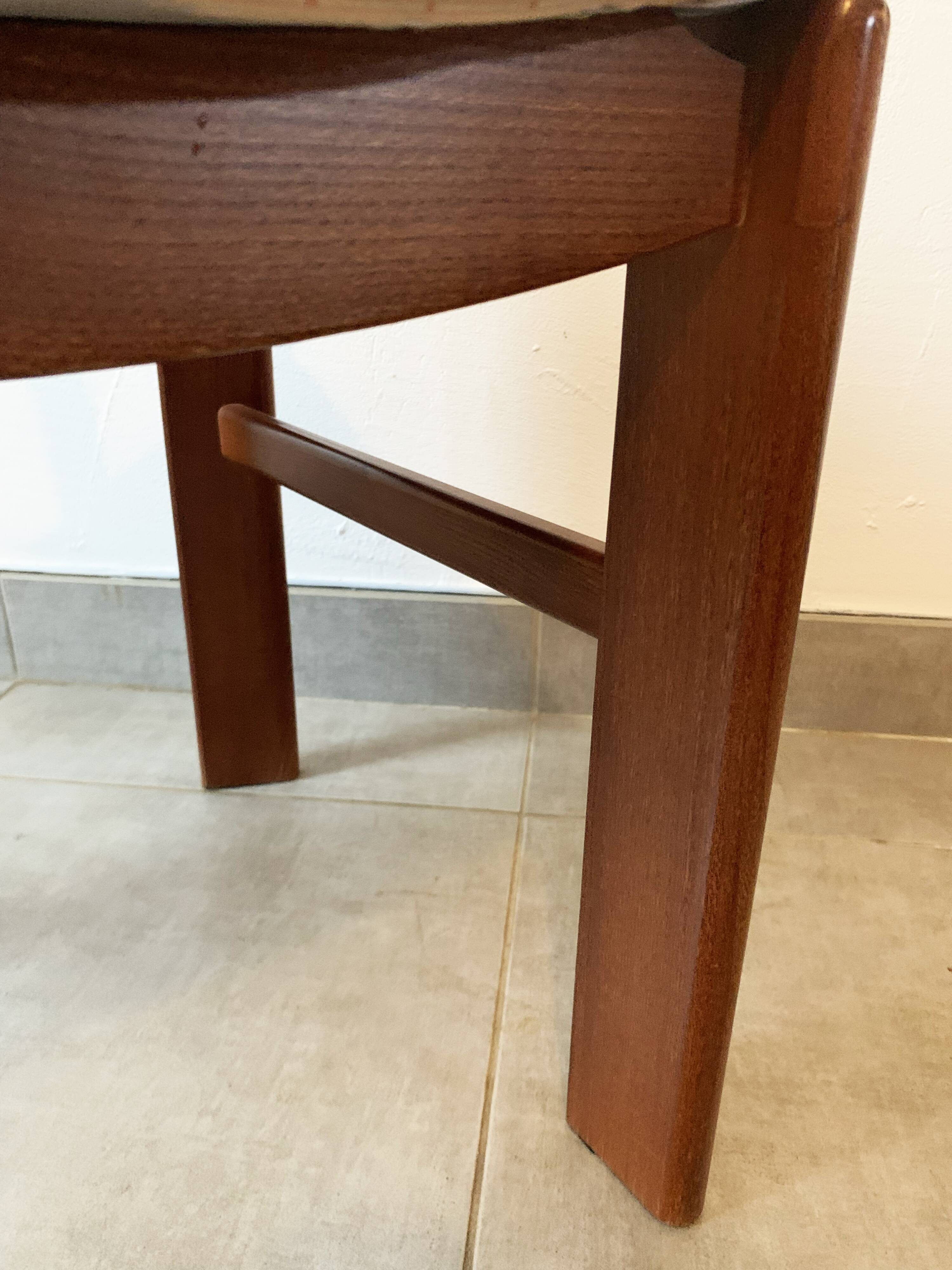 Set of 2 Scandinavian chairs, 1960s. Seats to be redone.
