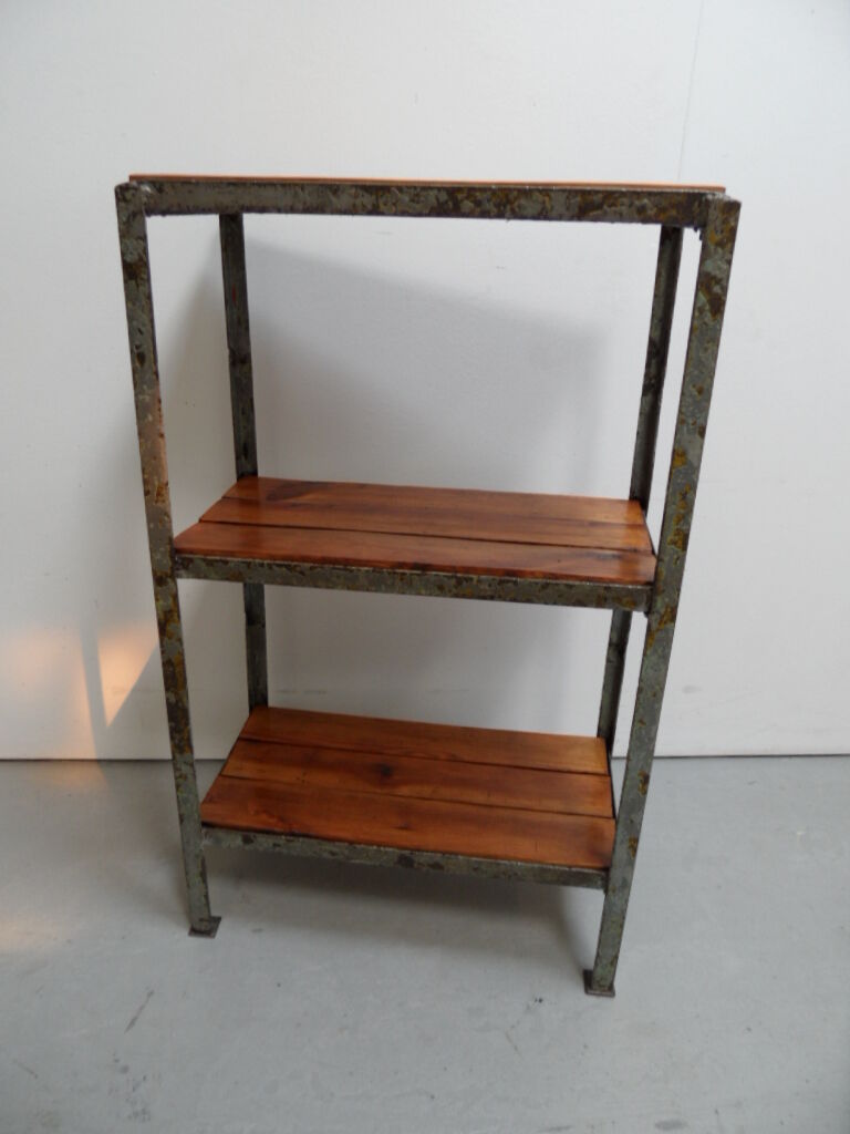 Table d’appoint métallique industrielle