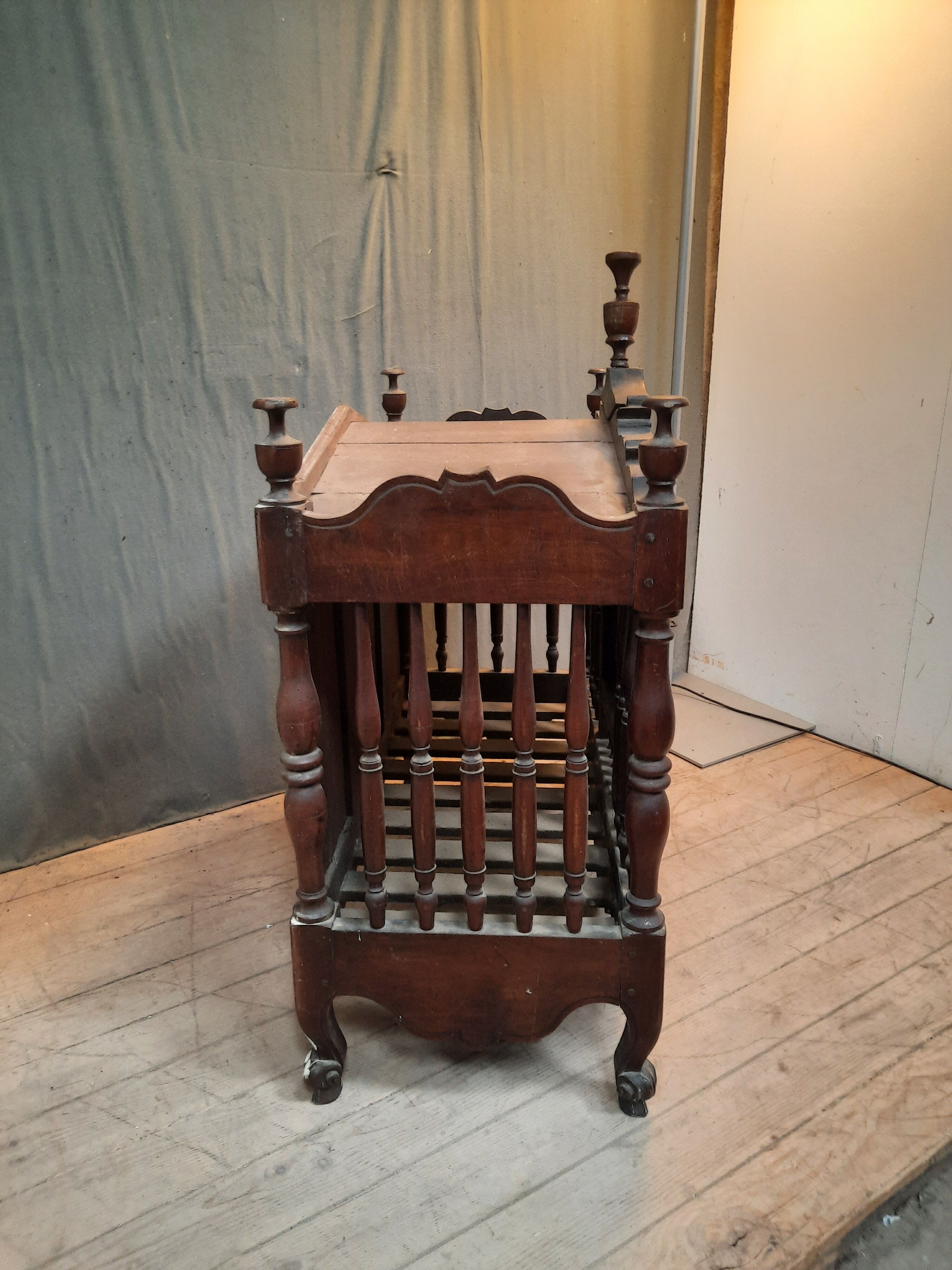 Provençal walnut pannier