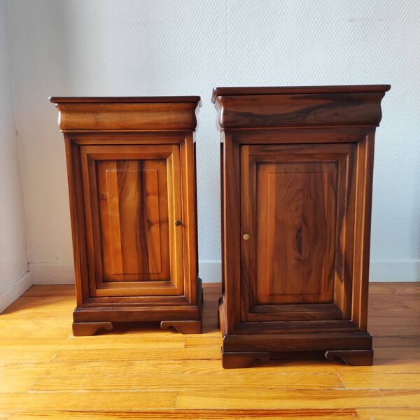 Paire de tables de nuit — style classique, inspiration Louis-Philippe
