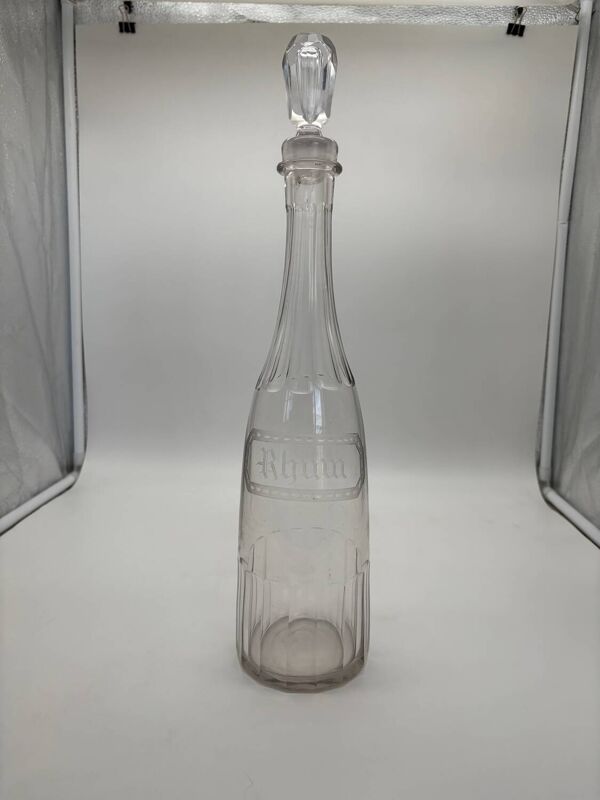 Ancienne carafe en cristal gravé Rhum, XIXeme