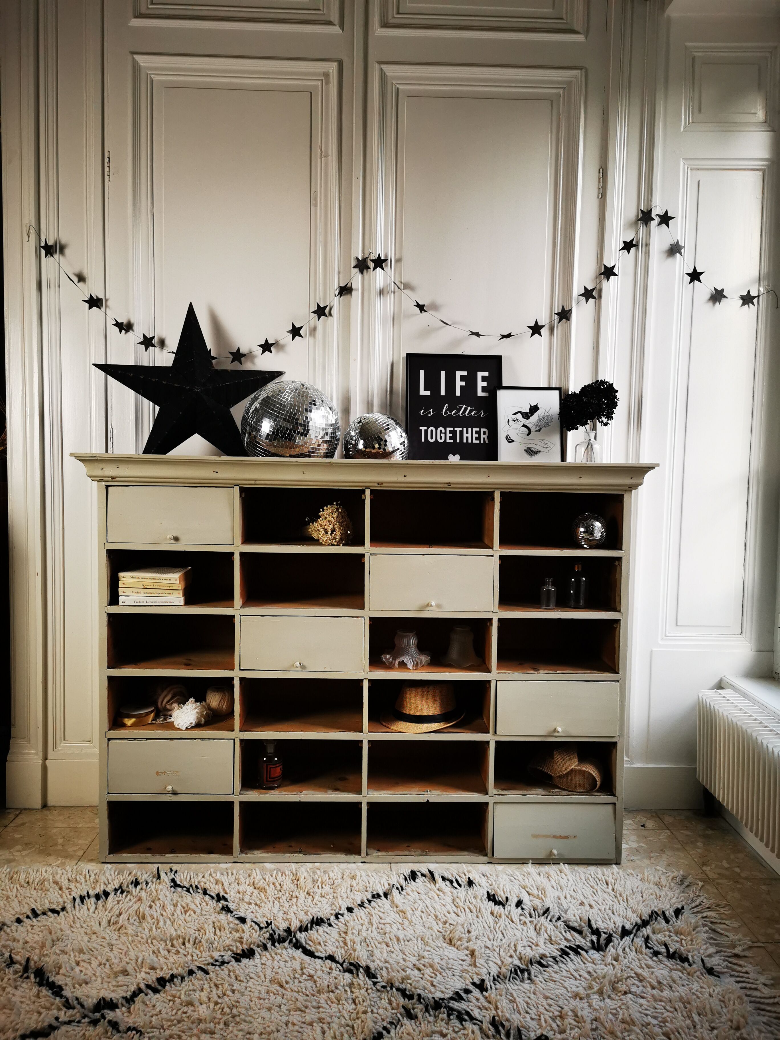 Former cabinet with lockers