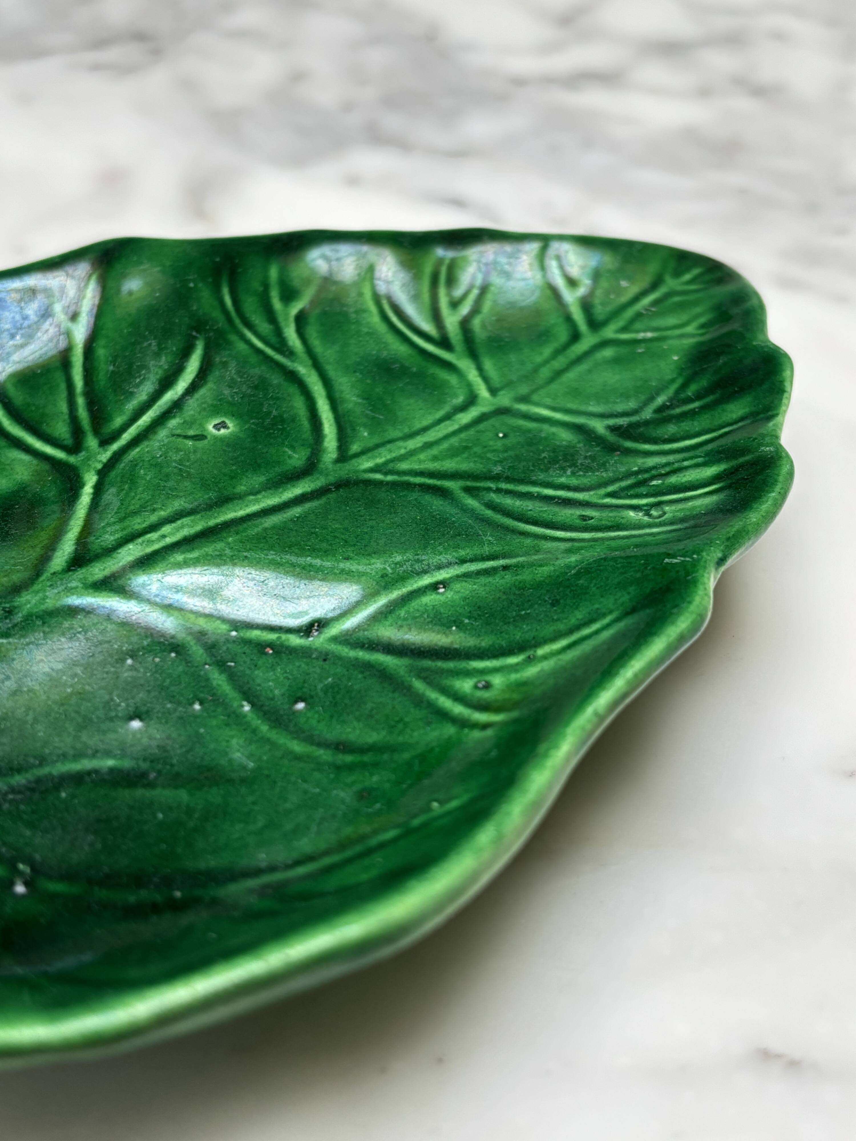 Dish - empty pocket green slip leaf veined in ceramic