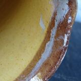 Pichet ancien en faïence française brune à intérieur émaillé jaune