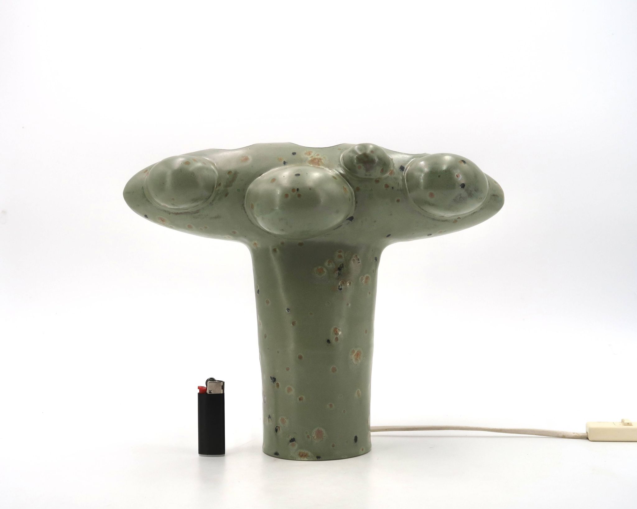 Organic sculptural accent lamp in green ceramic