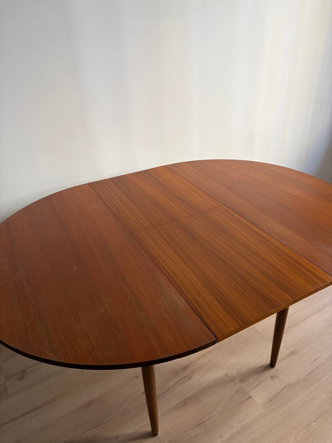 Vintage Scandinavian round table from the 50s and 60s in extendable teak with ra.