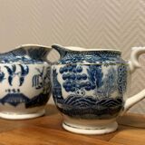 pair of English porcelain jugs with Asian decorations