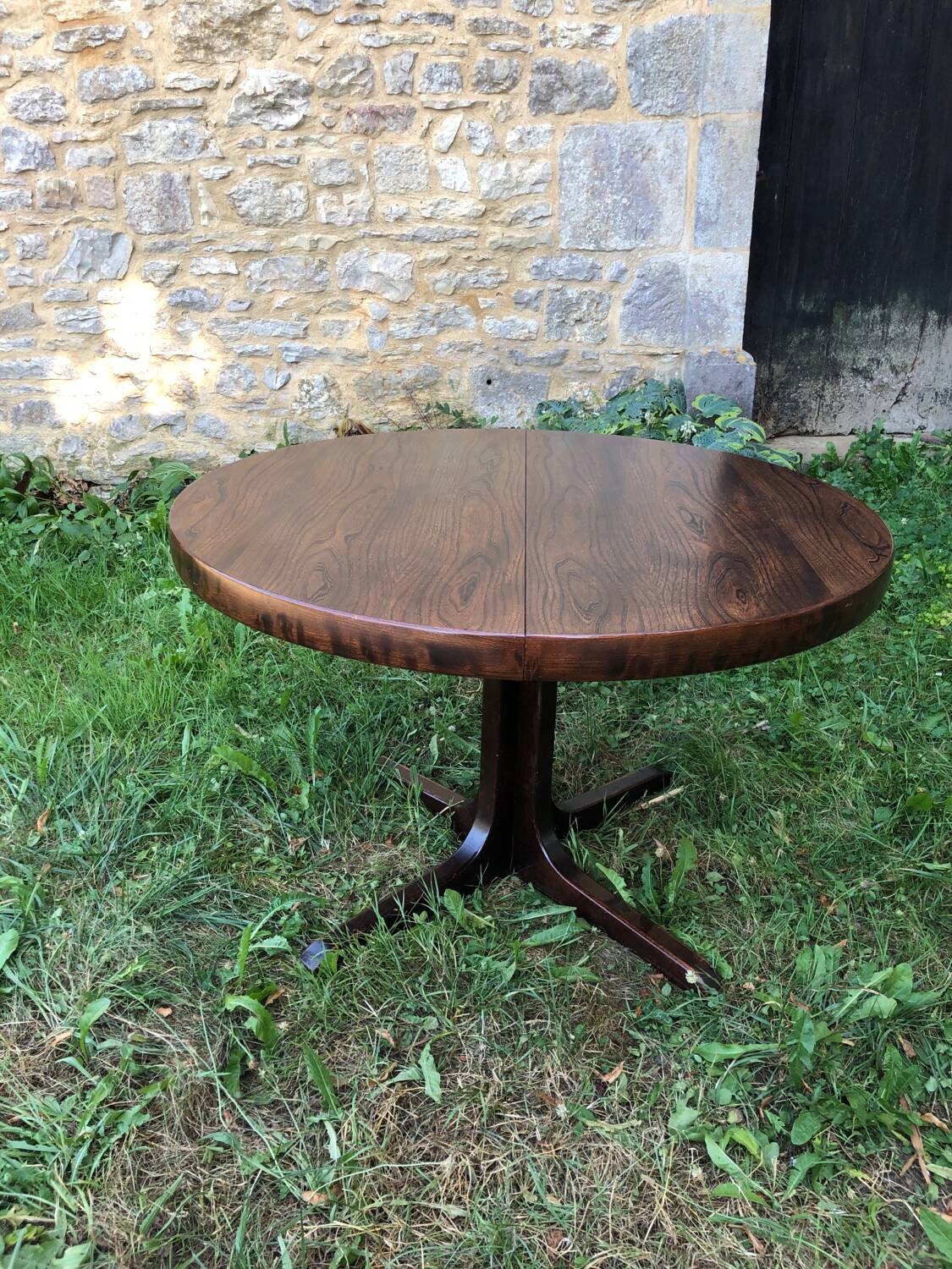 Baumann round extendable table