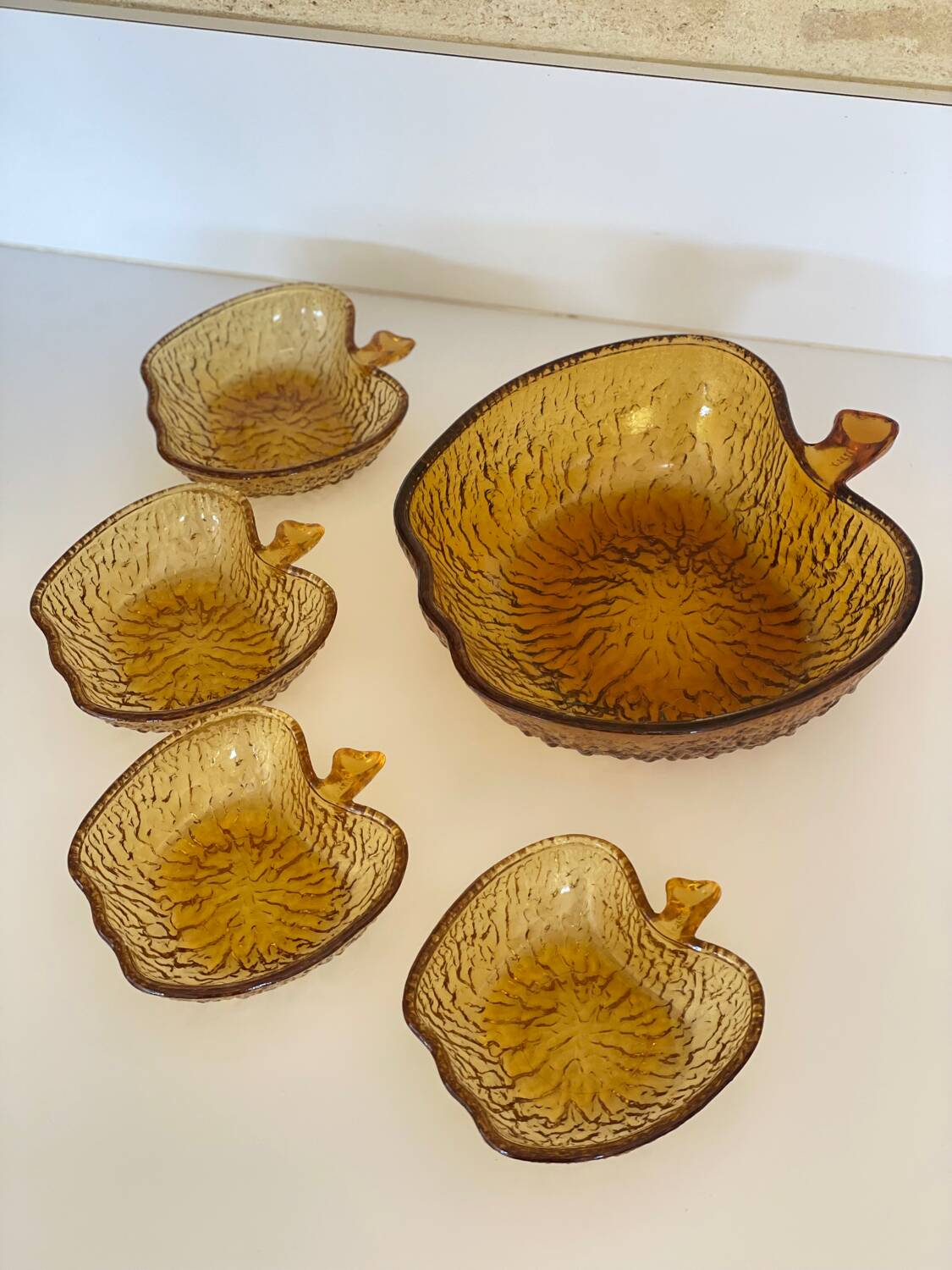 Service à dessert en verre ambré forme pomme fabriqué en Italie