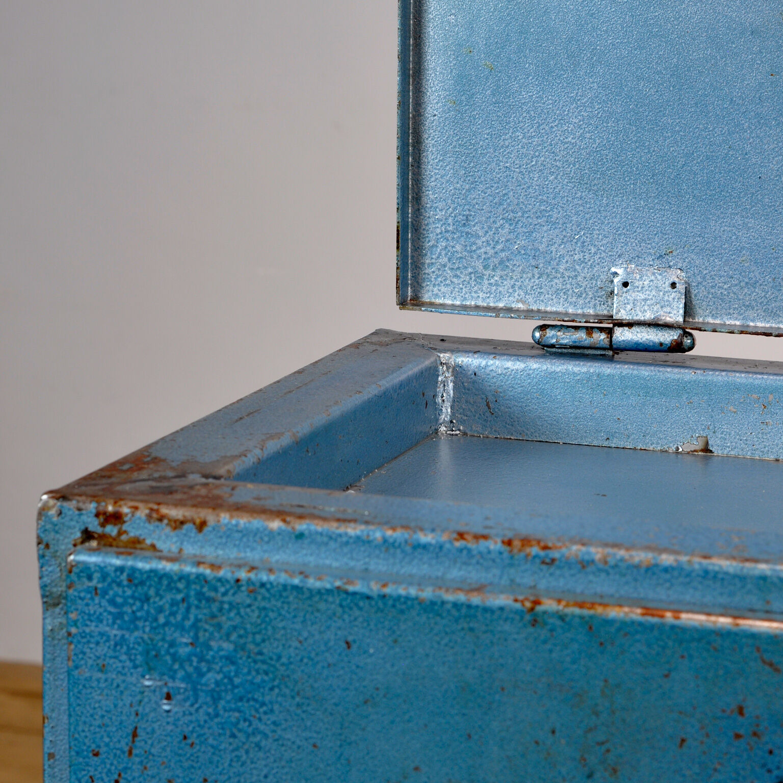 Armoire industrielle en fer années 1960