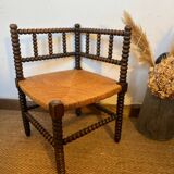 Corner chair in turned wood and straw
